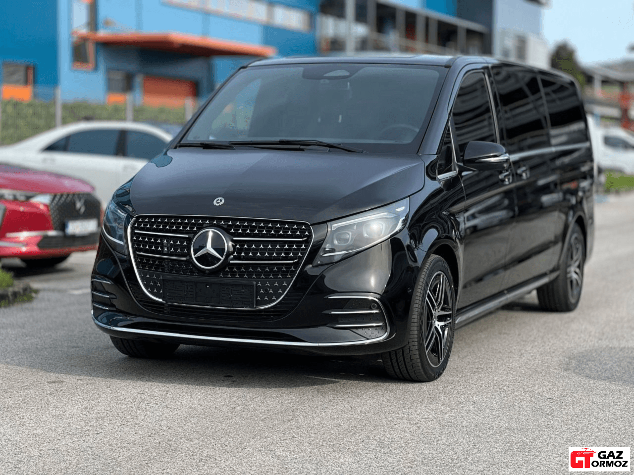 Купить Mercedes-Benz V-класс по цене 15 999 999 ₽ в Москве