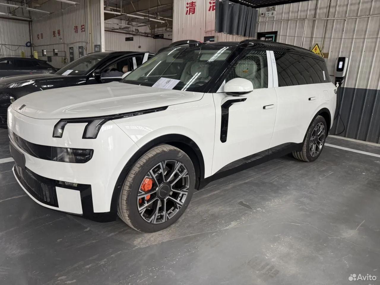 Lynk & Co 900