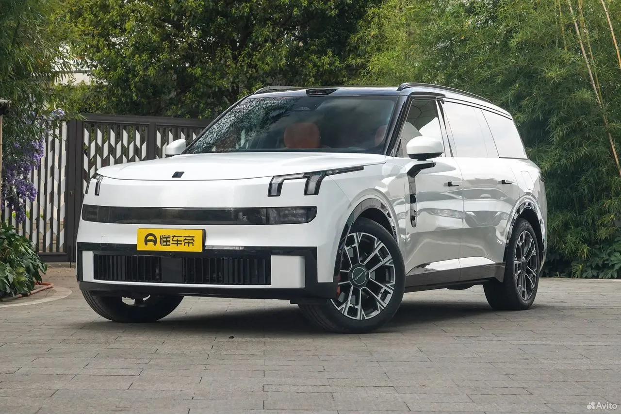 Lynk & Co 900