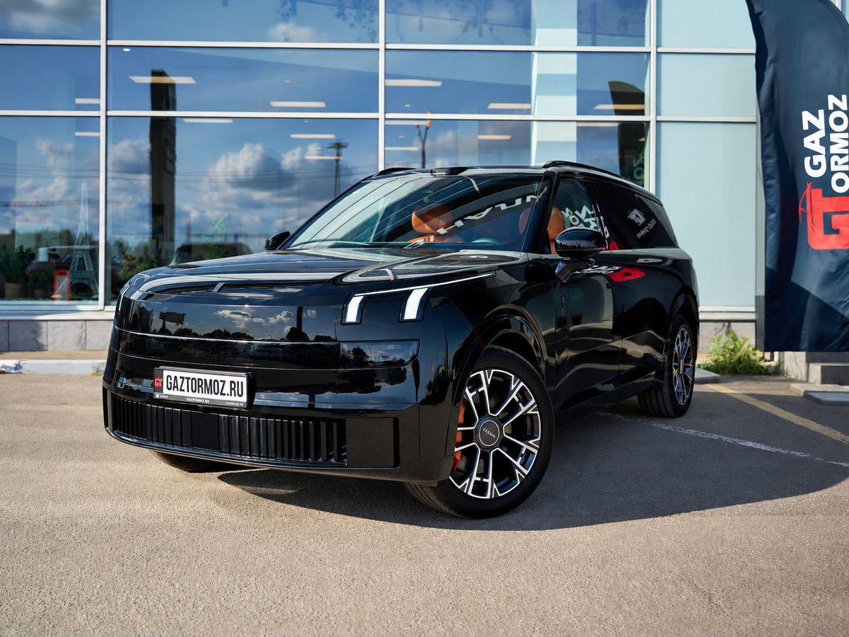 Lynk & Co 900