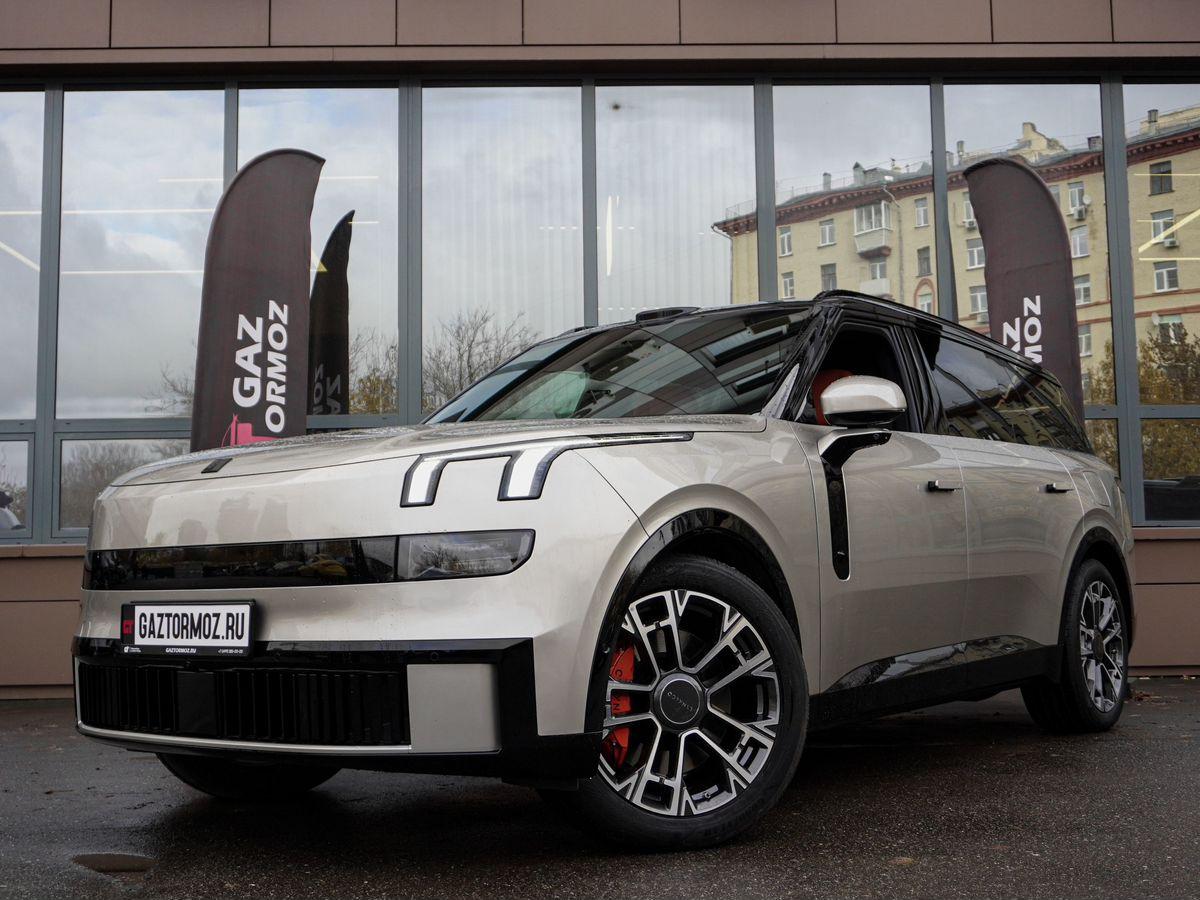 Lynk & Co 900