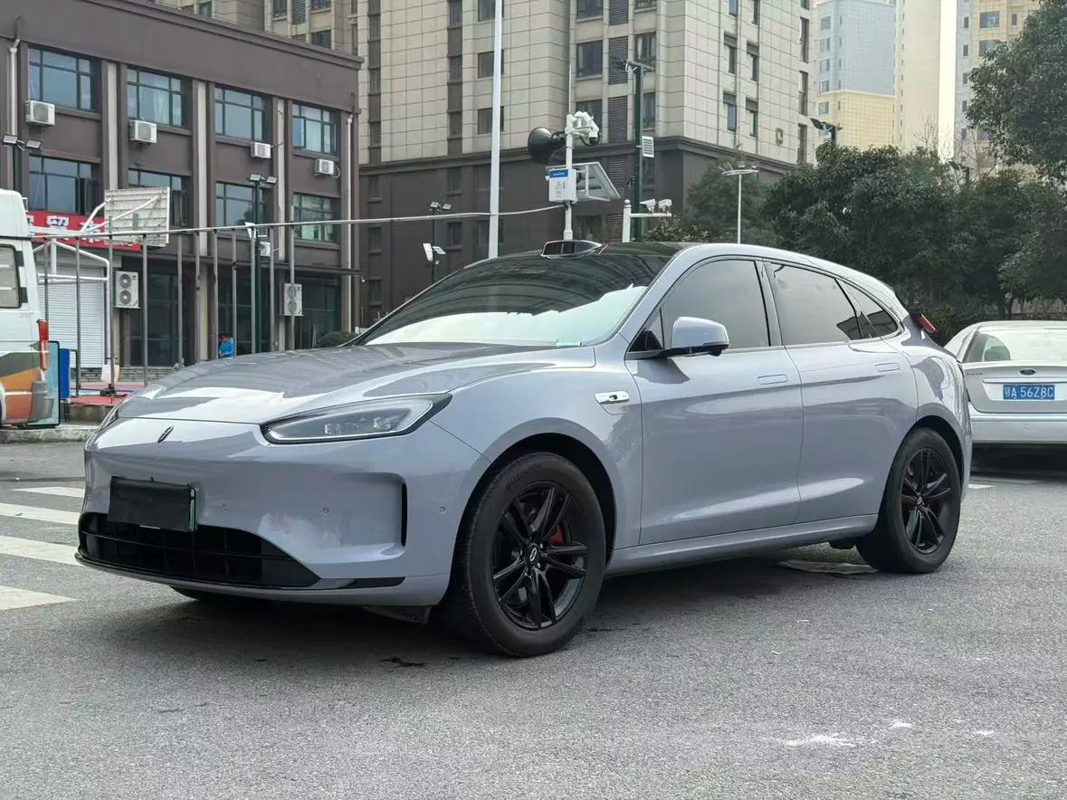 AITO M5 2025 г. 17130 км.