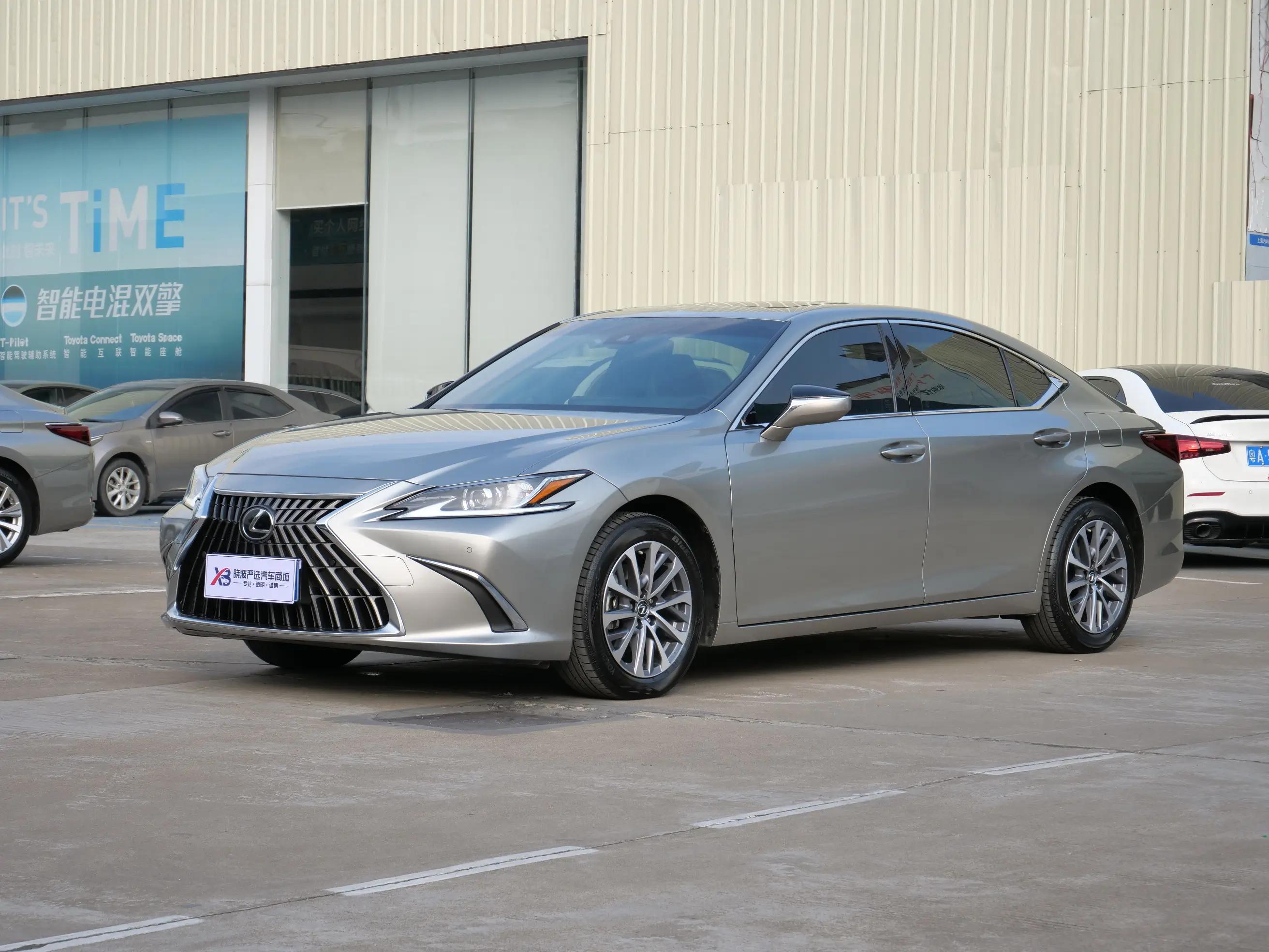 Lexus ES 2024 г. 22000 км.
