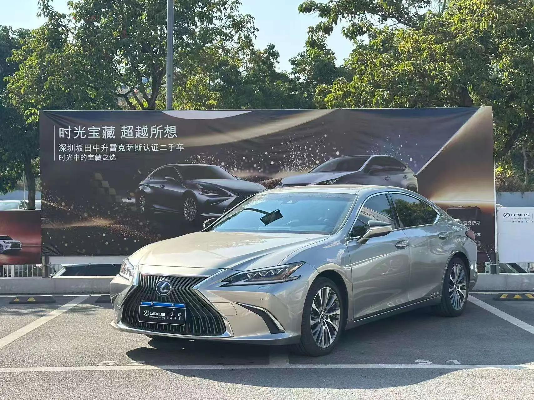 Lexus ES 2021 г. 26000 км.