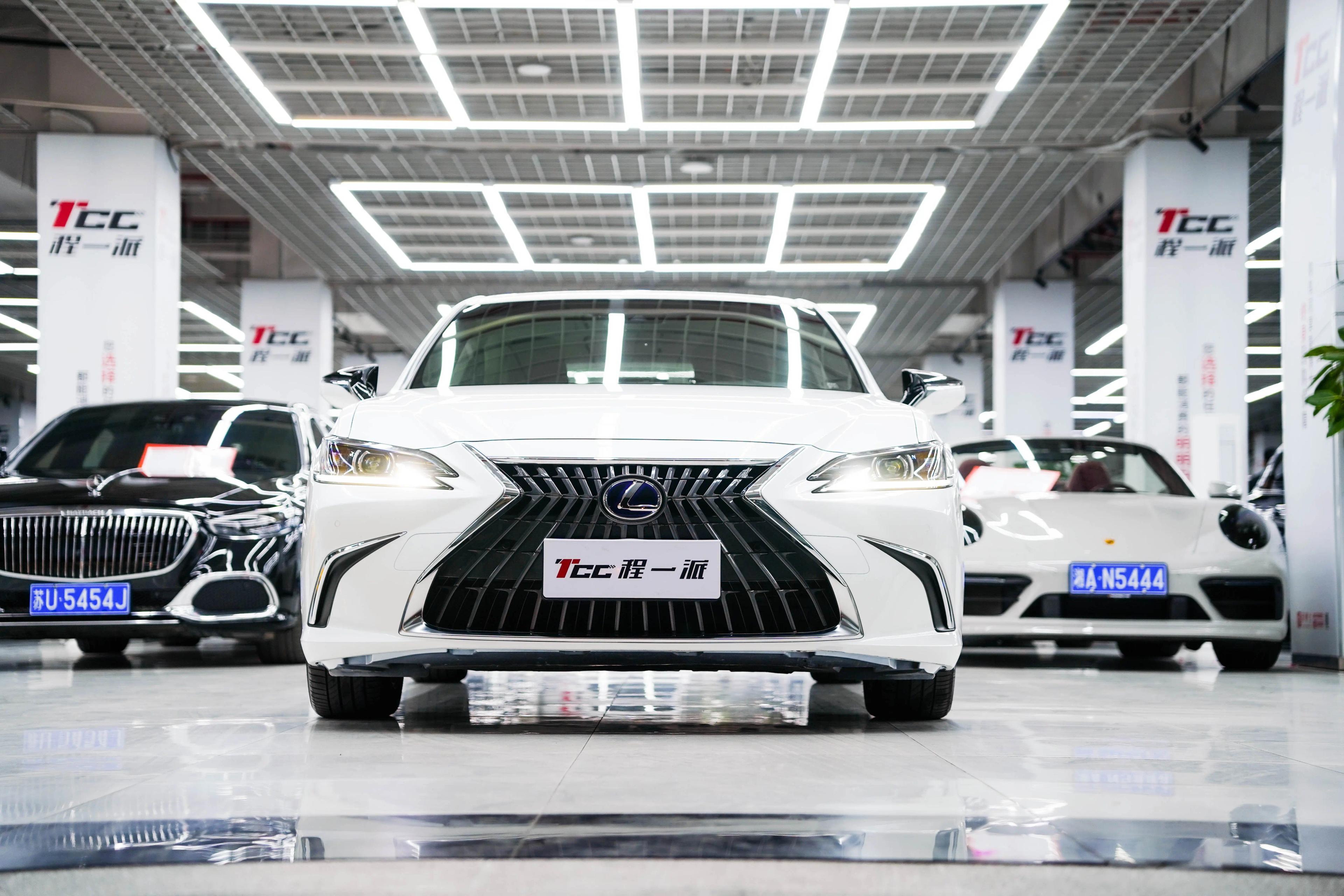 Lexus ES 2022 г. 40014 км.
