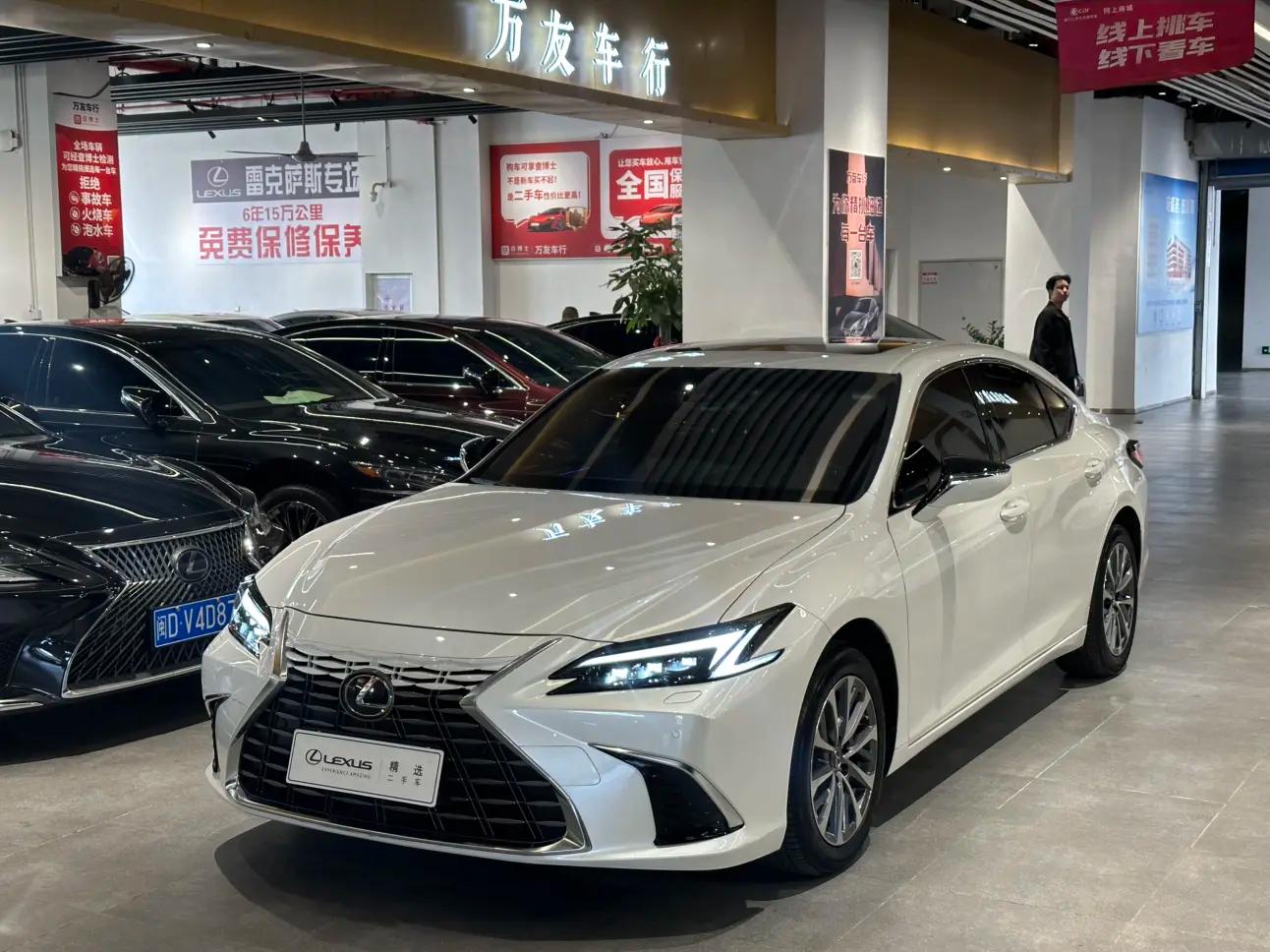Lexus ES 2024 г. 9017 км.