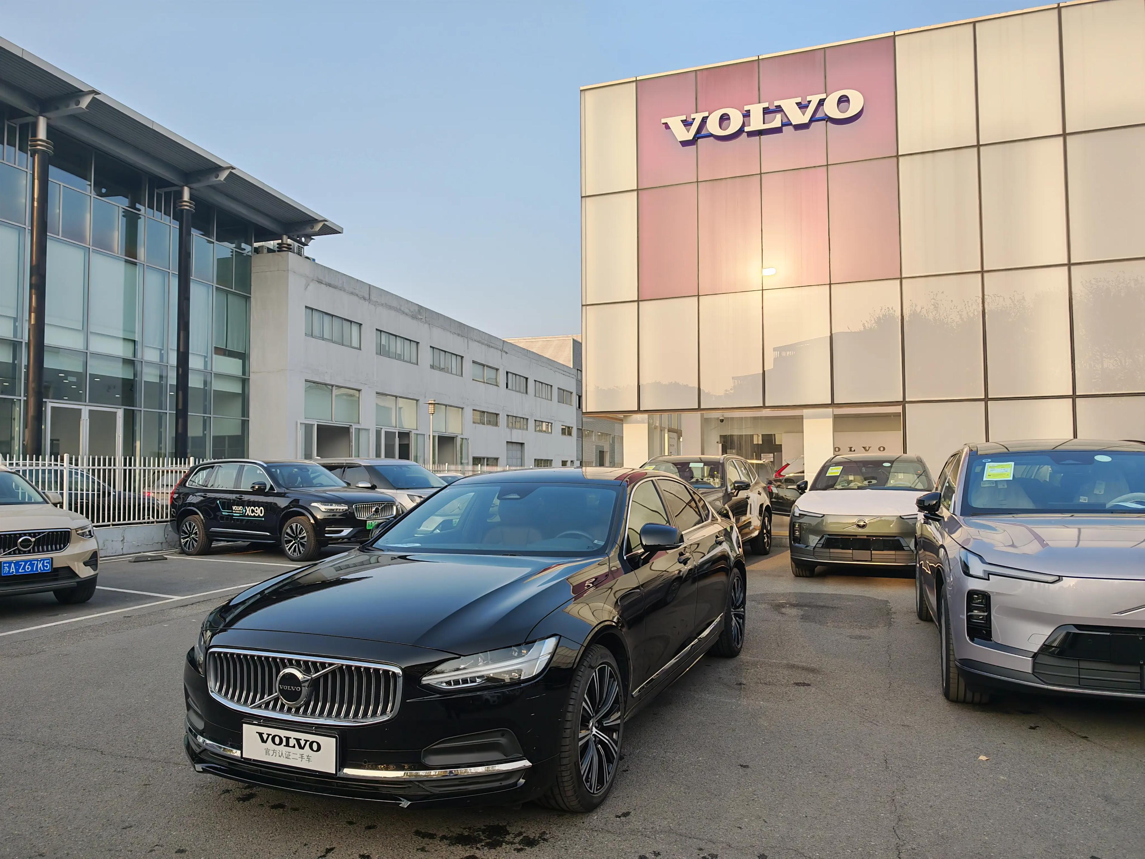Volvo S90 2025 г.