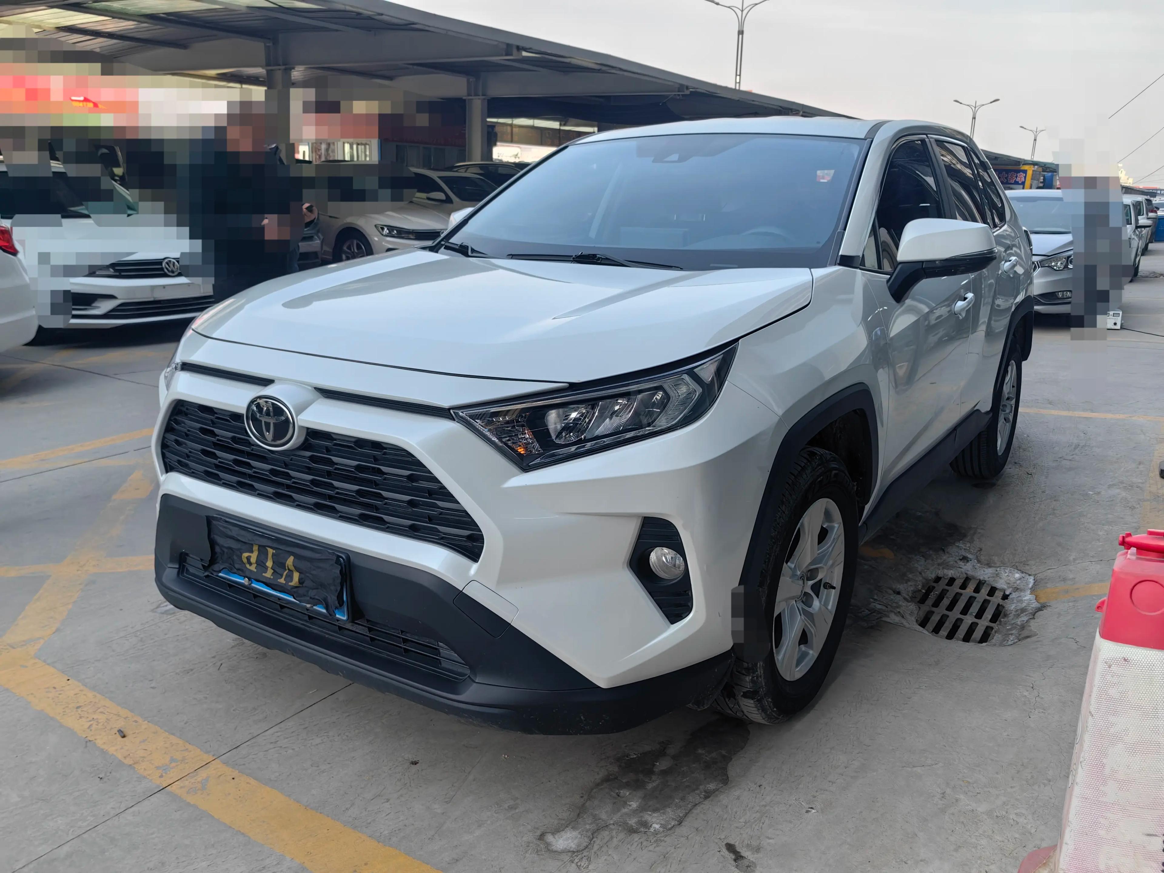 Toyota RAV4 2023 г.