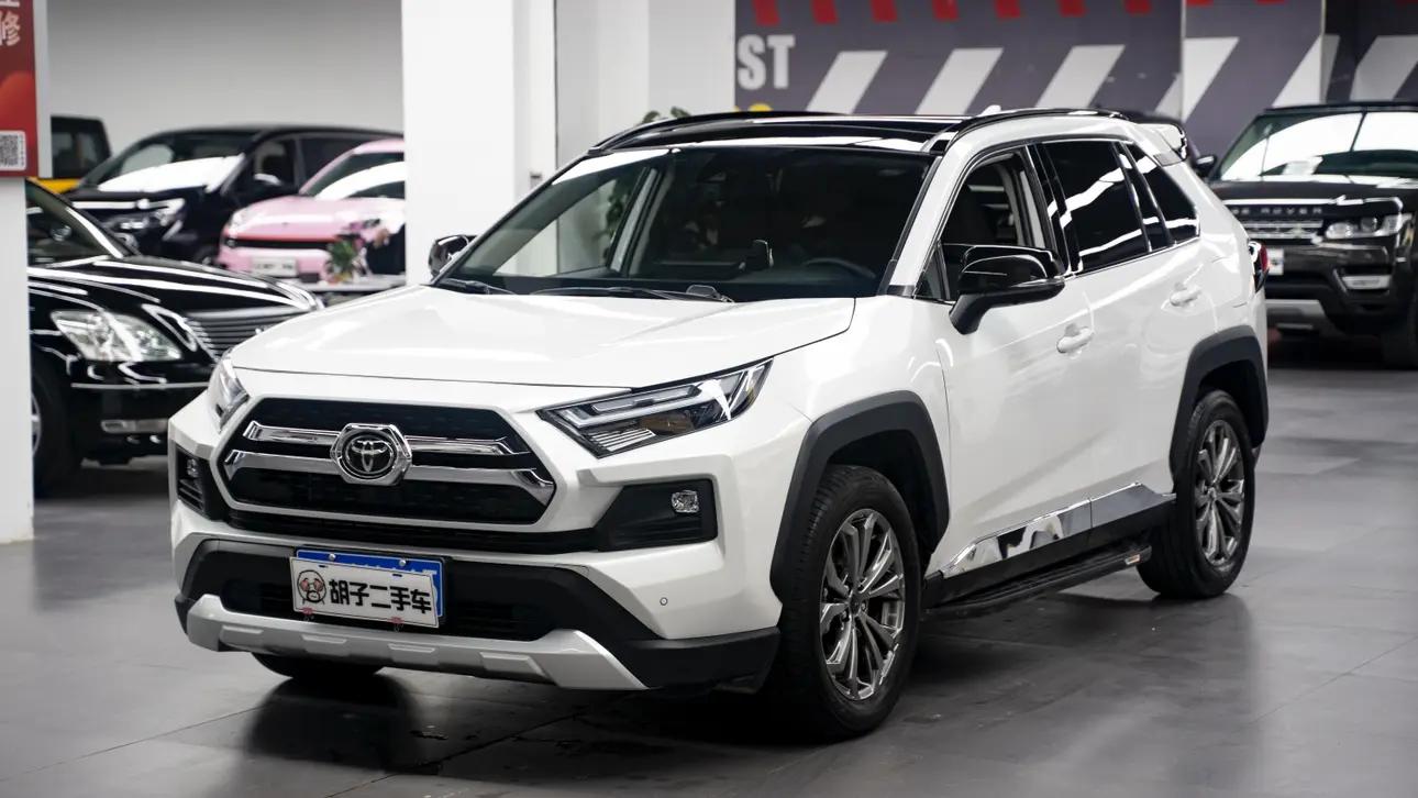 Toyota RAV4 2025 г.