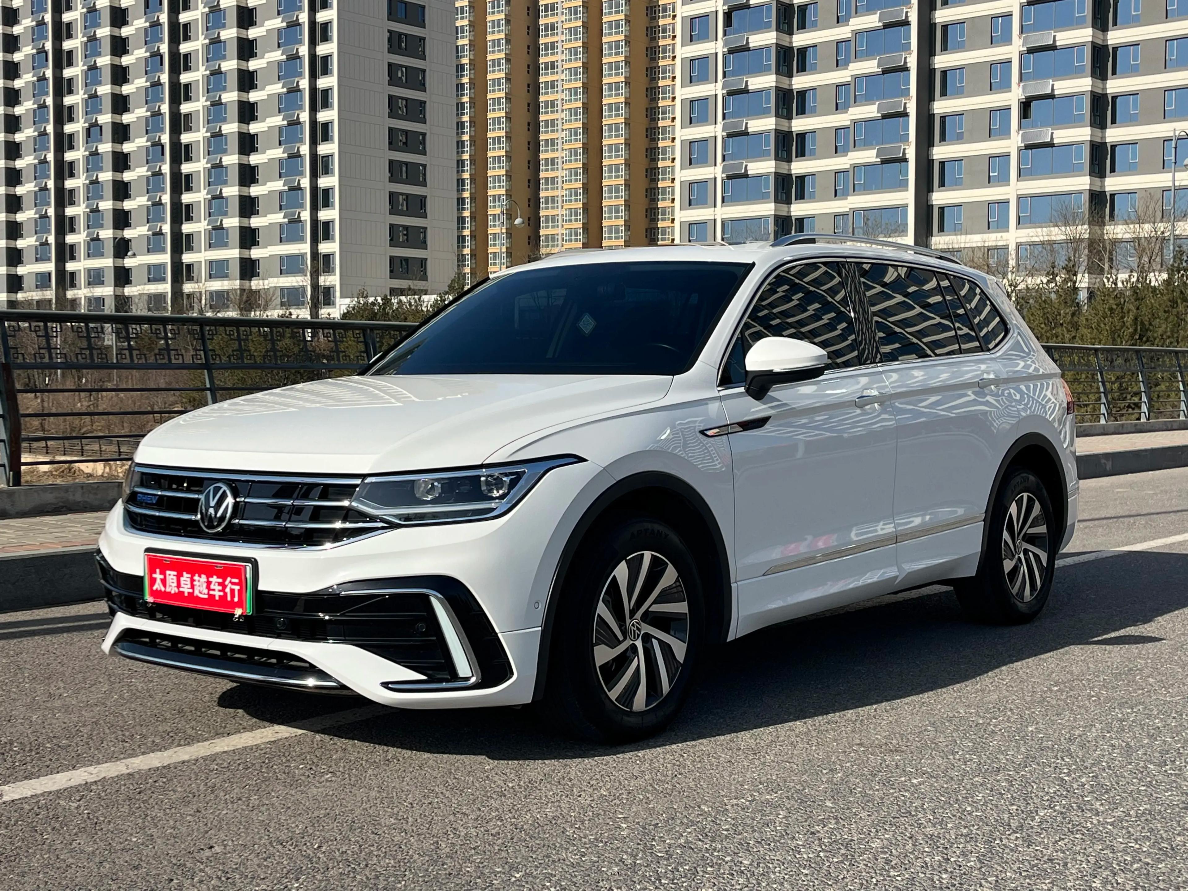 Volkswagen Tiguan L PHEV 2022 г.