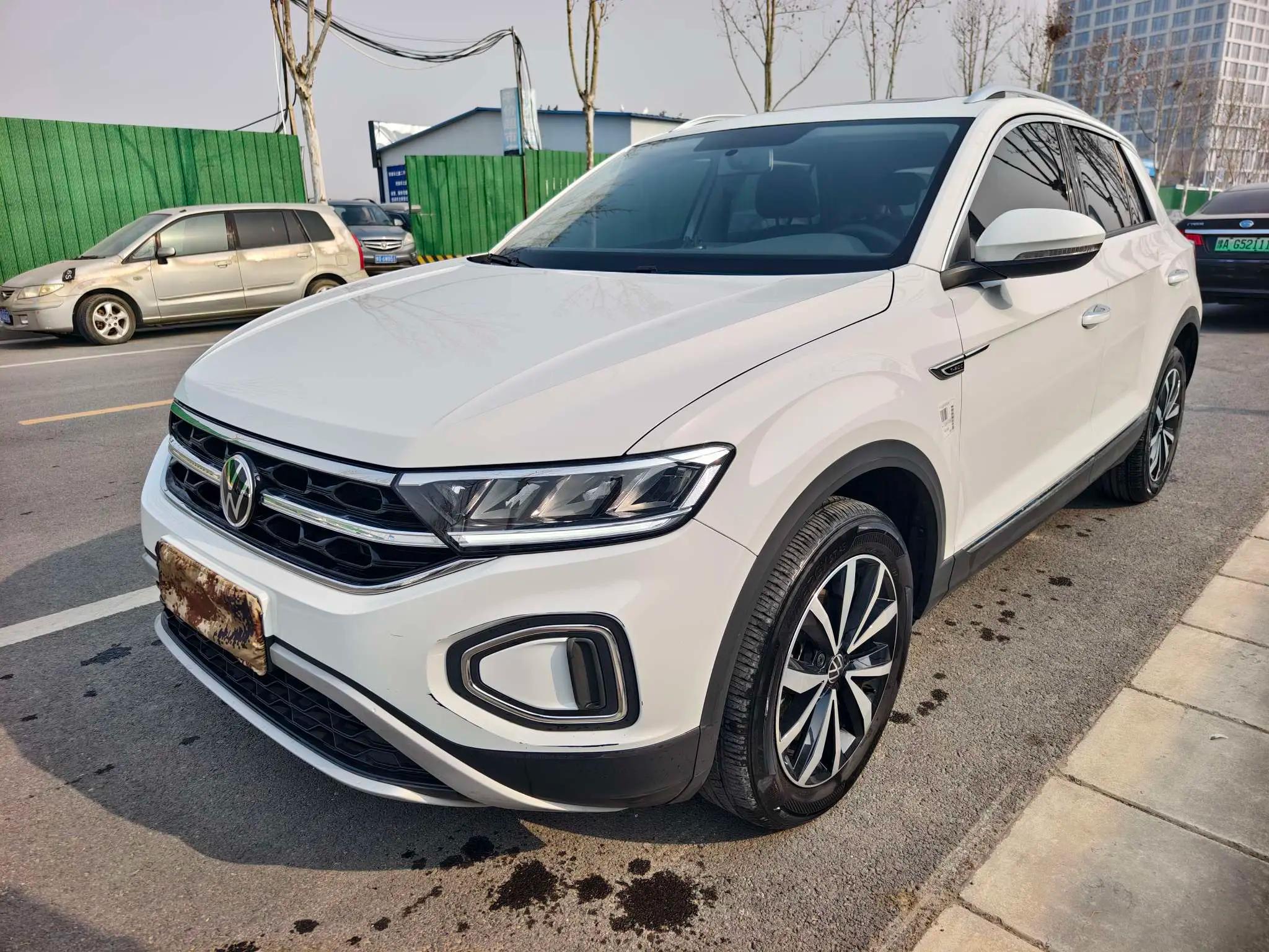 Volkswagen T-Roc 2024 г. 42128 км.