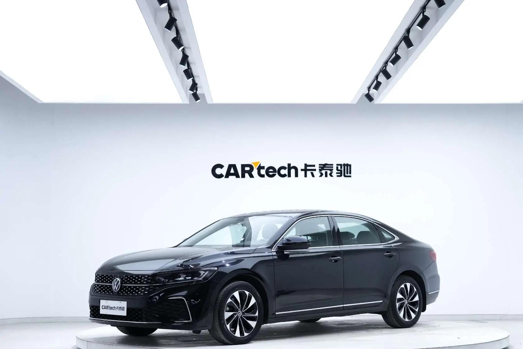 Volkswagen Passat 2023 г. 63287 км.