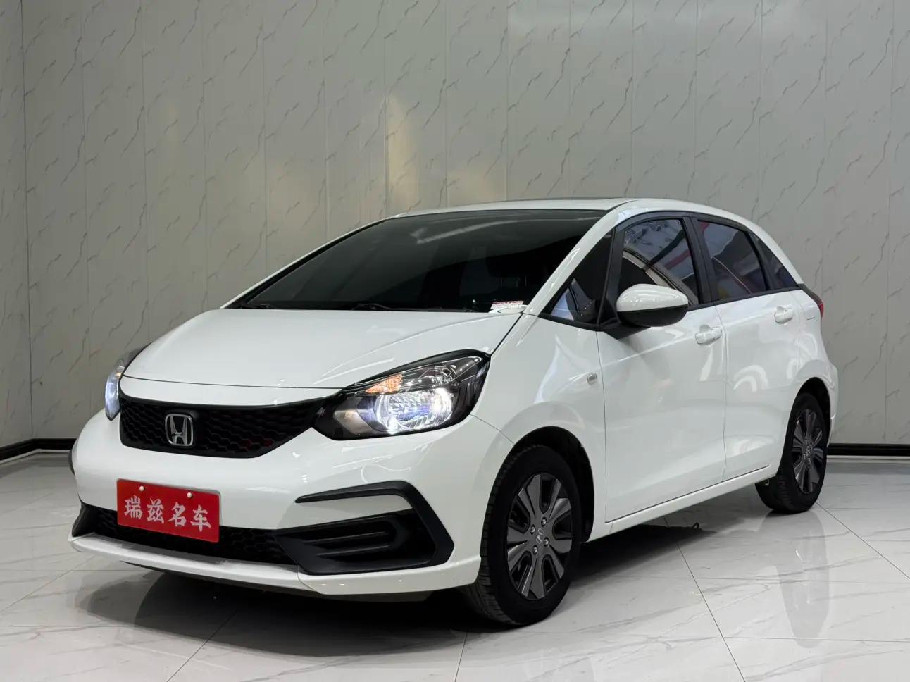 Honda Fit 2022 г. 18100 км.