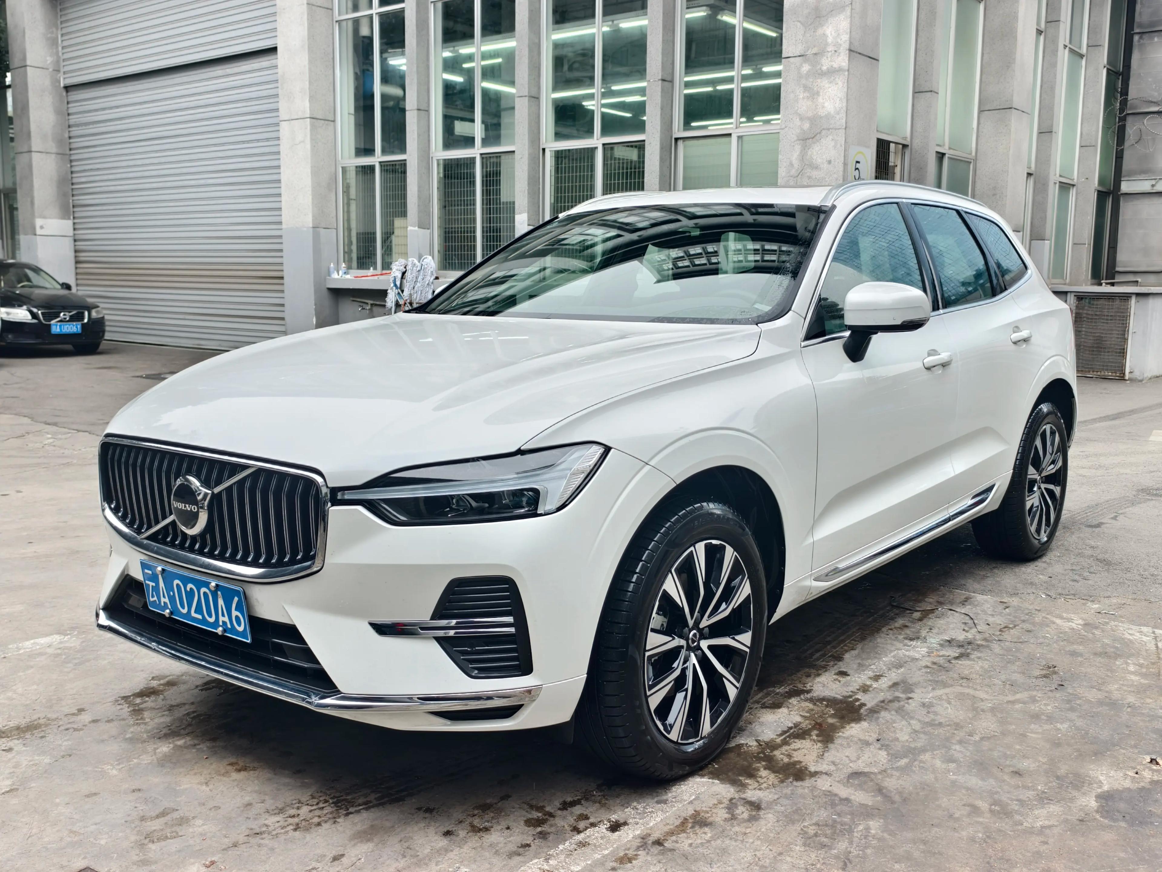 Volvo XC60 2025 г. 7115 км.