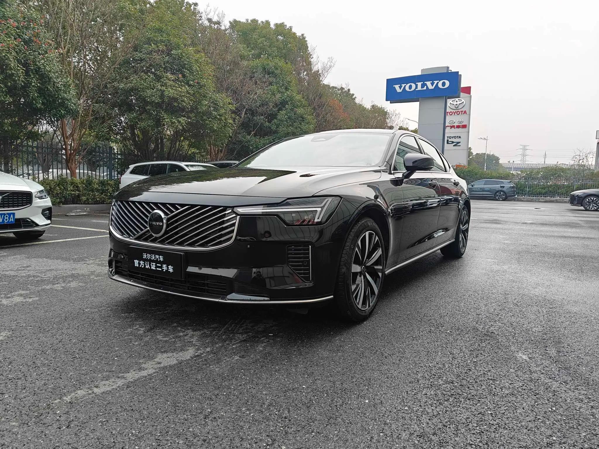 Volvo S90 2025 г. 8237 км.