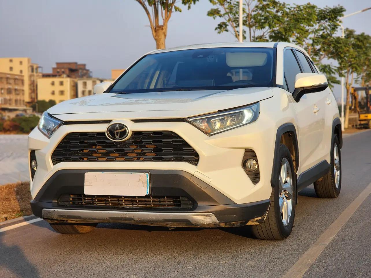 Toyota RAV4 2021 г. 60000 км.