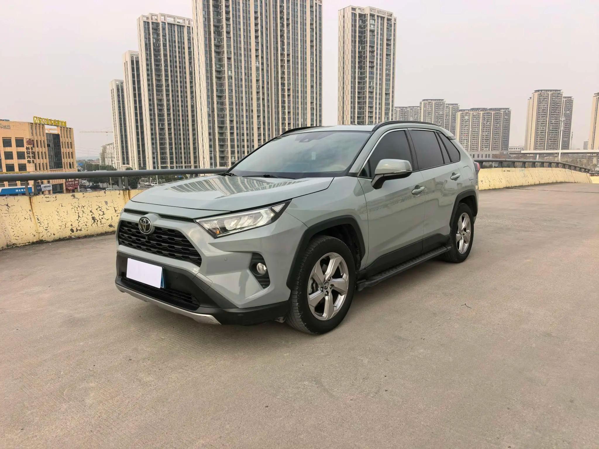 Toyota RAV4 2021 г. 51500 км.