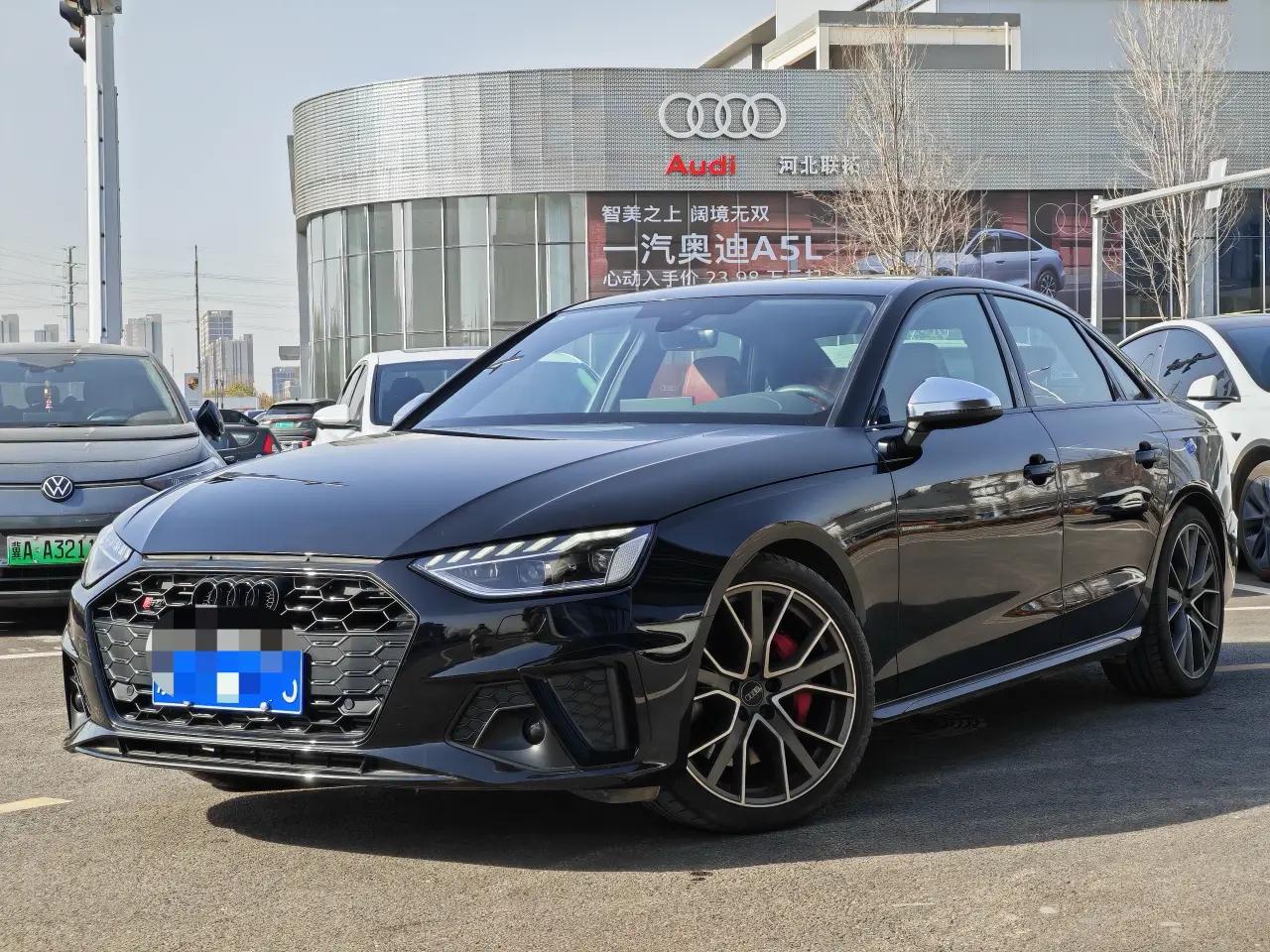 Audi S4 2024 г. 19068 км.