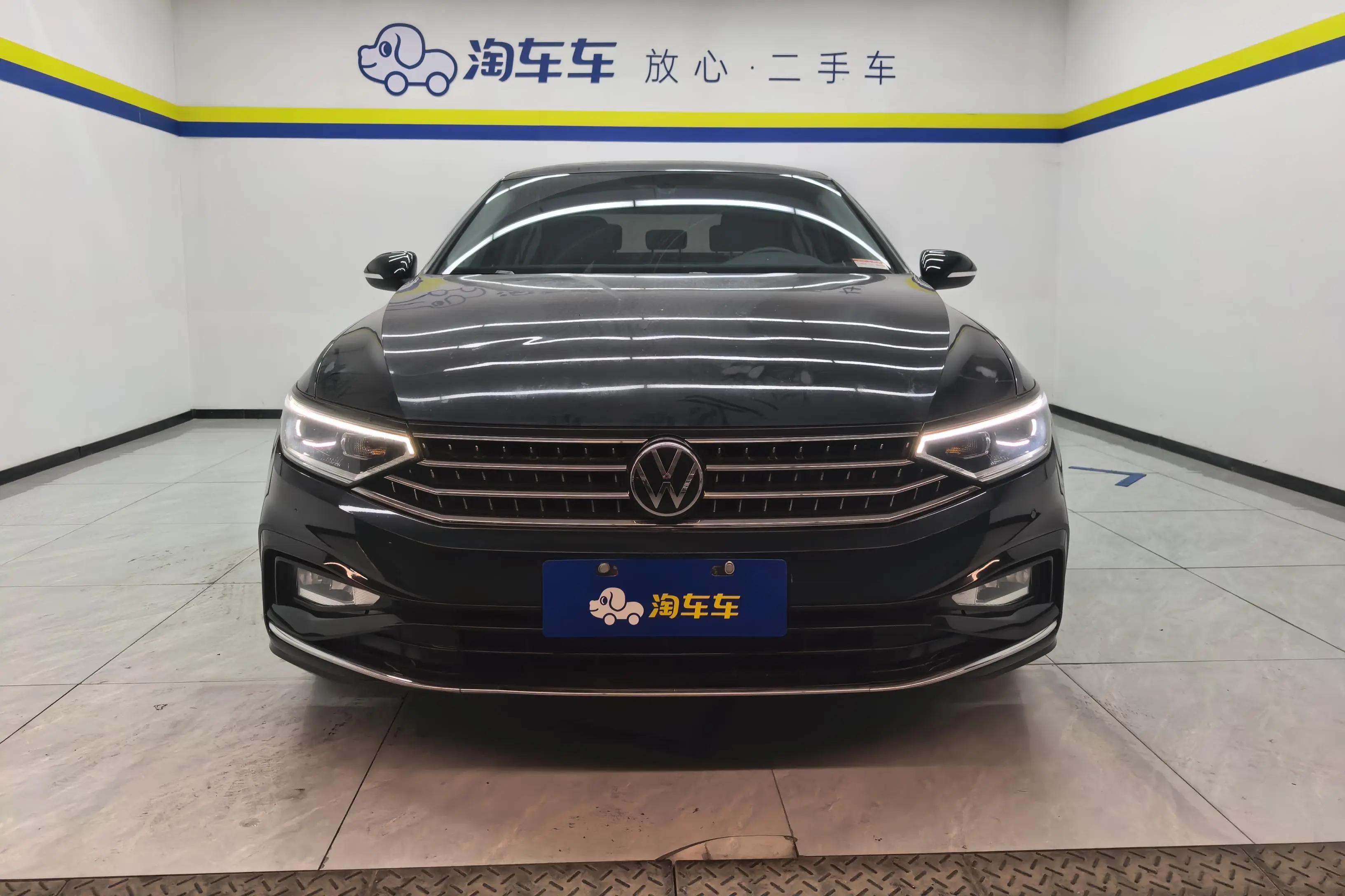 Volkswagen Magotan 2023 г. 37732 км.