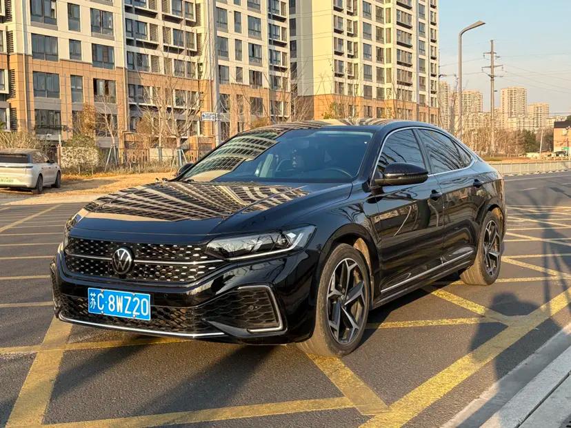 Volkswagen Passat 2024 г. 32107 км.
