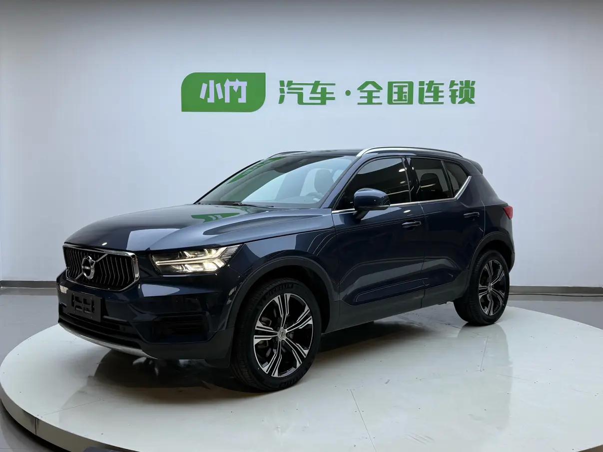 Volvo XC40 2022 г.