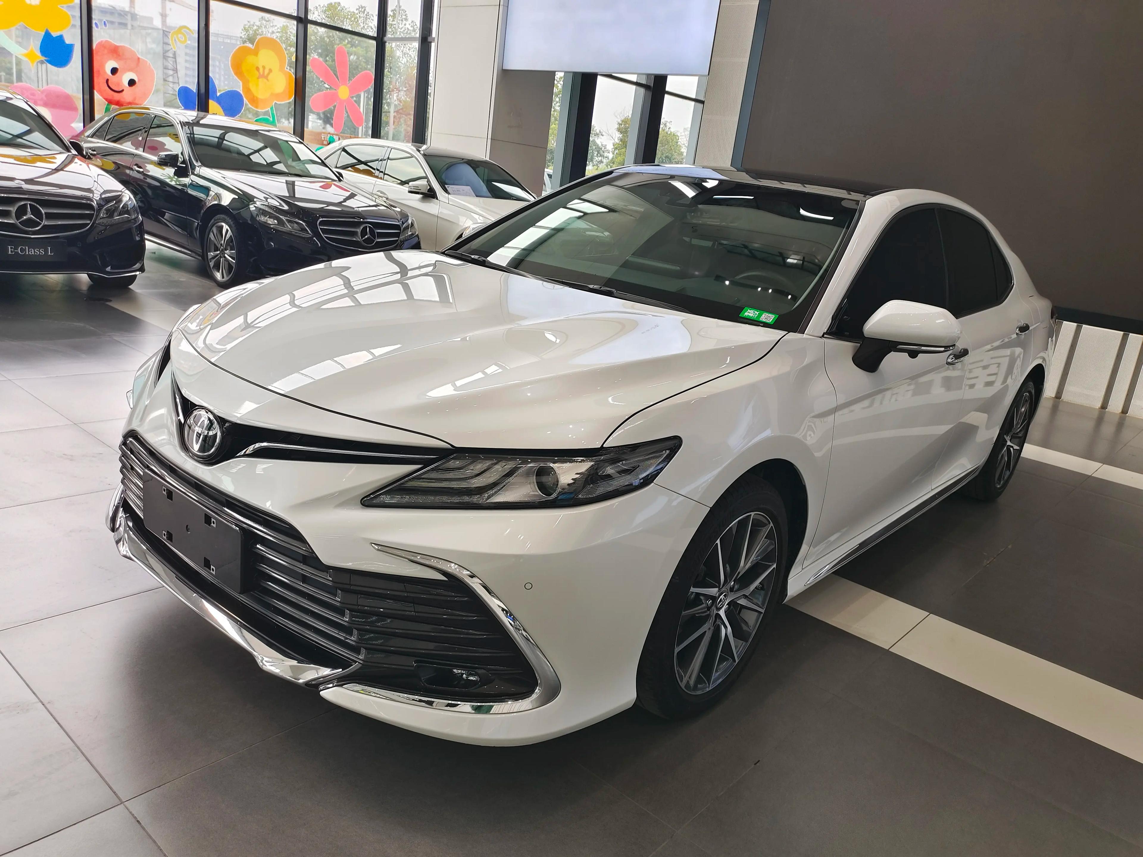 Toyota Camry 2024 г. 14105 км.
