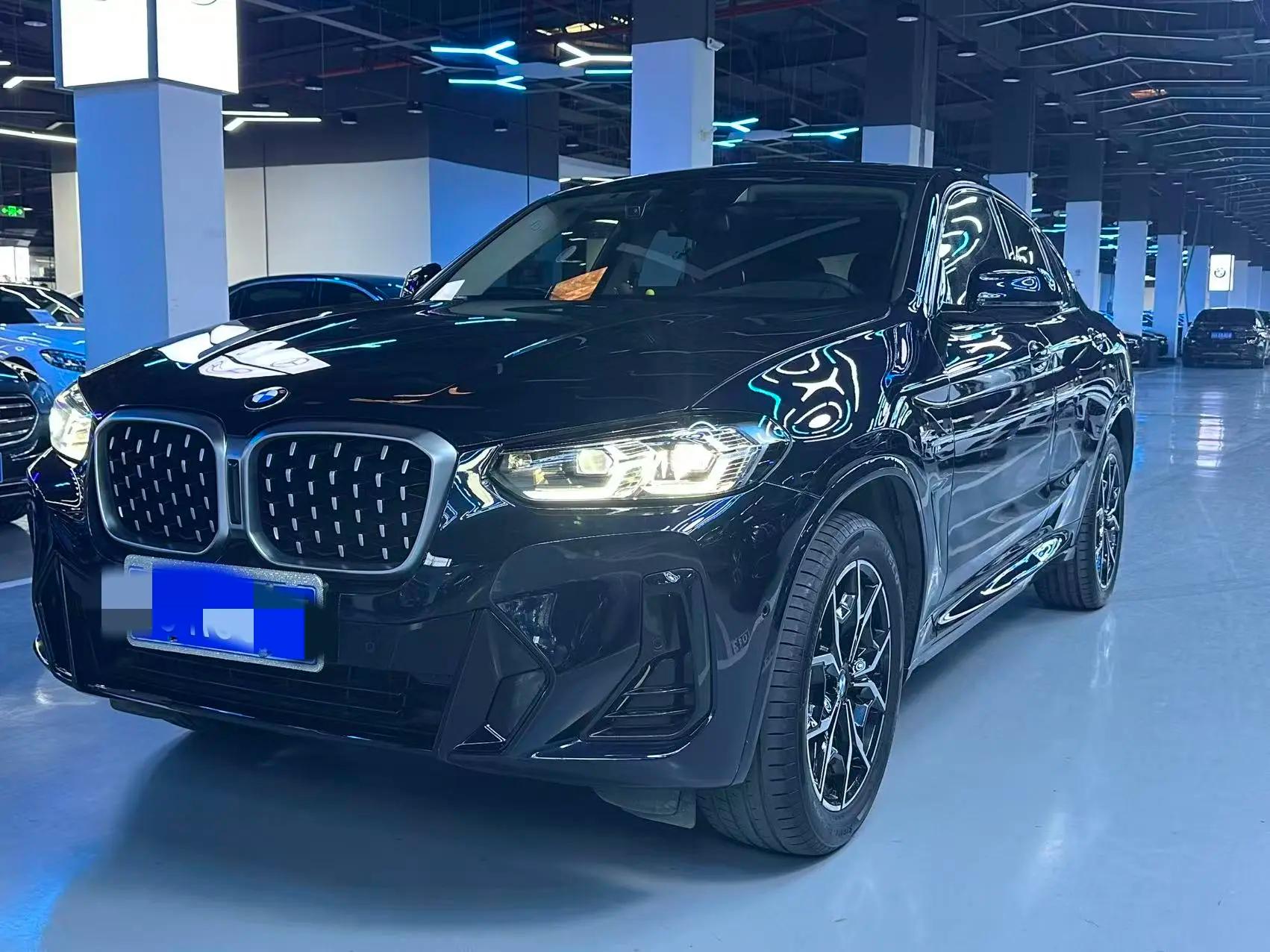 BMW X4 2023 г. 40033 км.