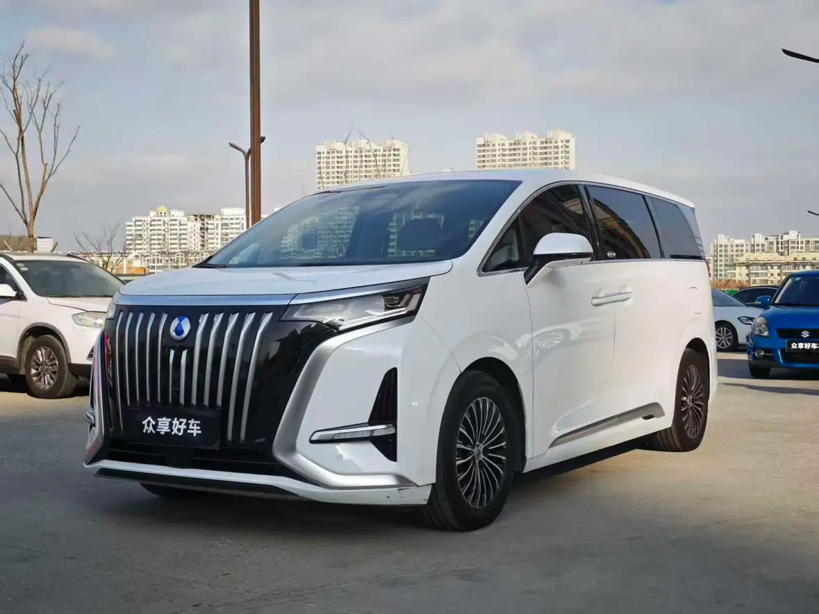 Denza D9 EV 2023 г. 96129 км.