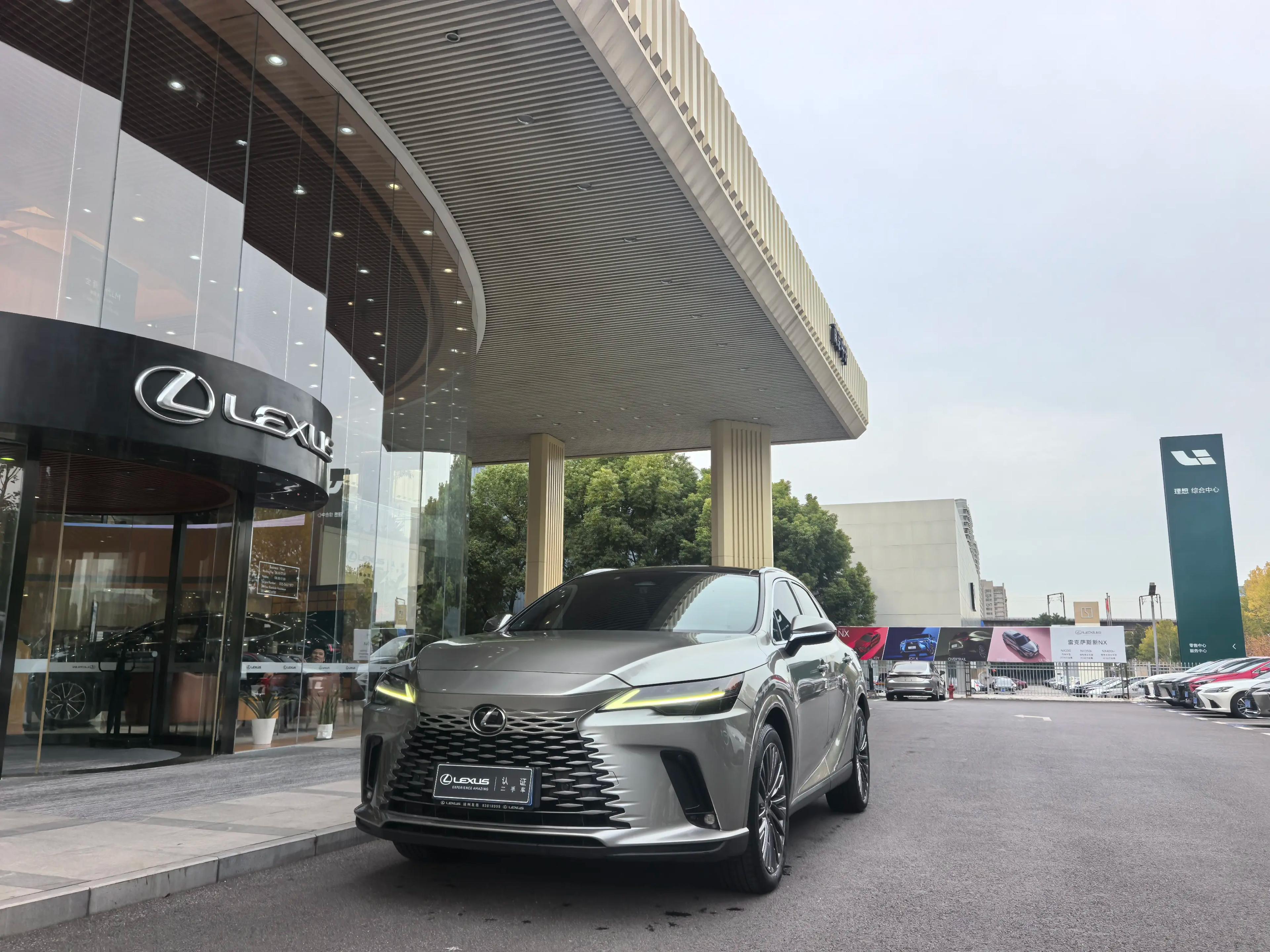Lexus RX 2024 г. 55030 км.