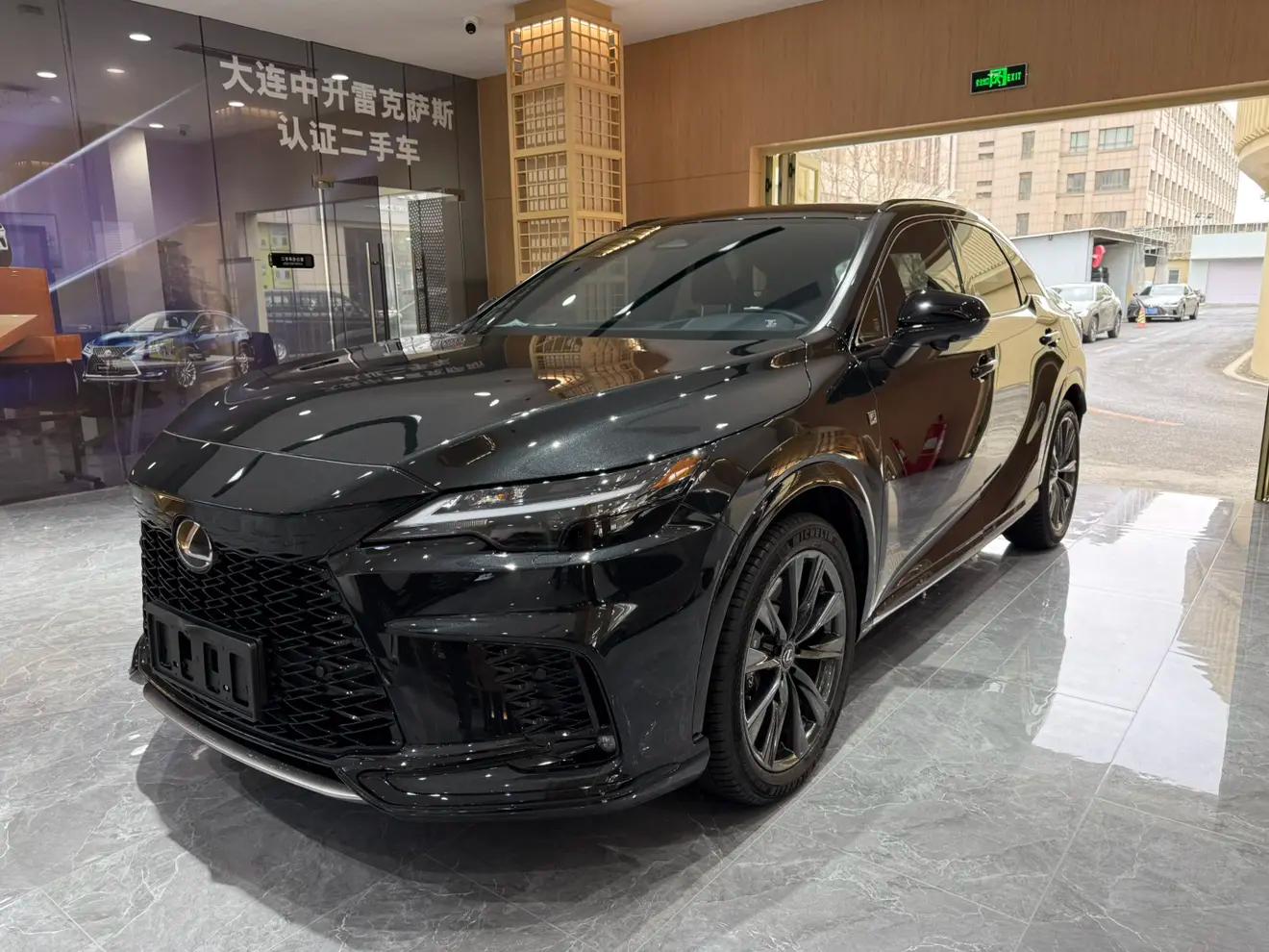 Lexus RX 2025 г. 4928 км.