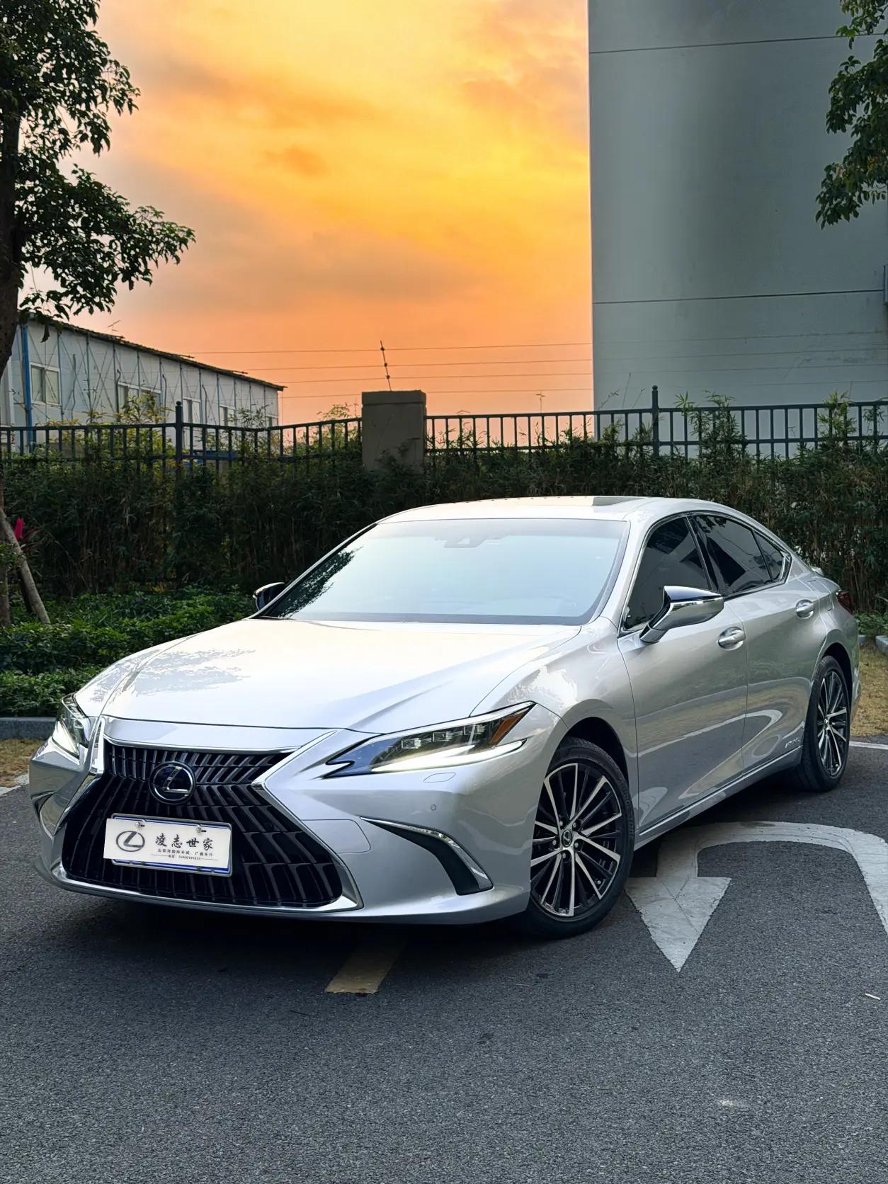 Lexus ES 2021 г. 46000 км.