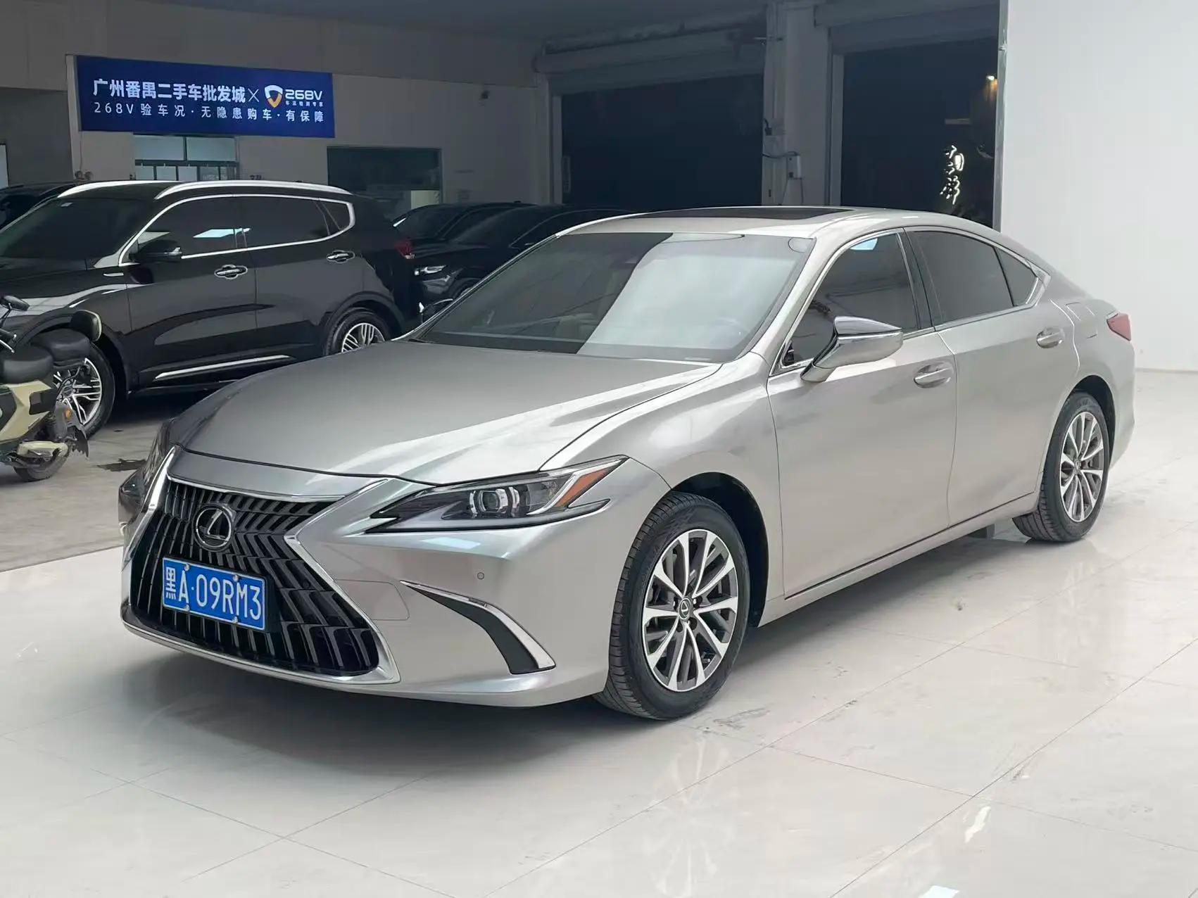 Lexus ES 2024 г. 22800 км.
