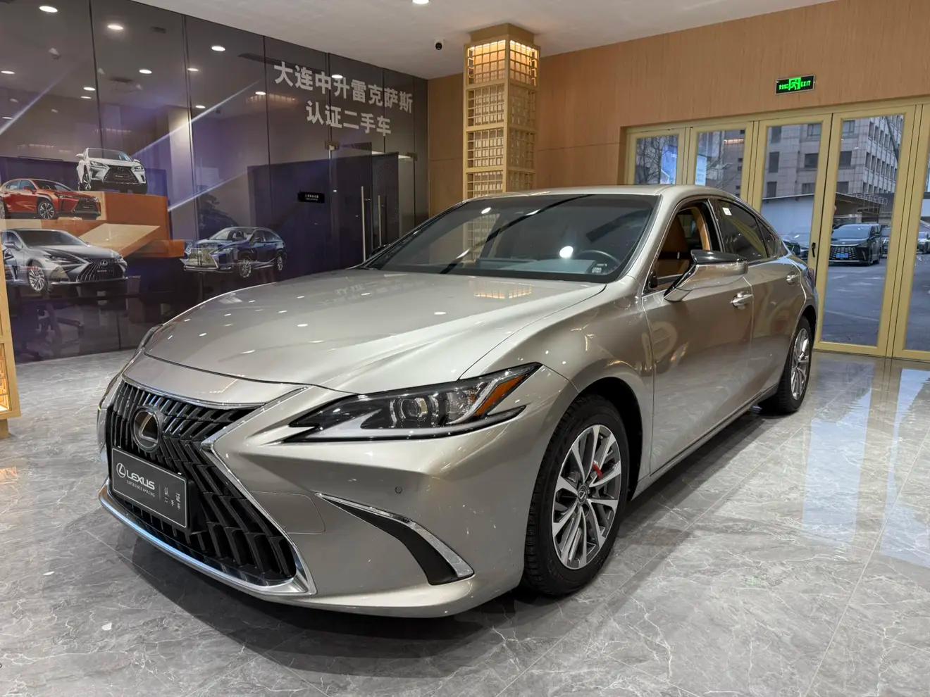 Lexus ES ES 300h 2.5 CVT (218 л.с.) 2024 г. 36002 км