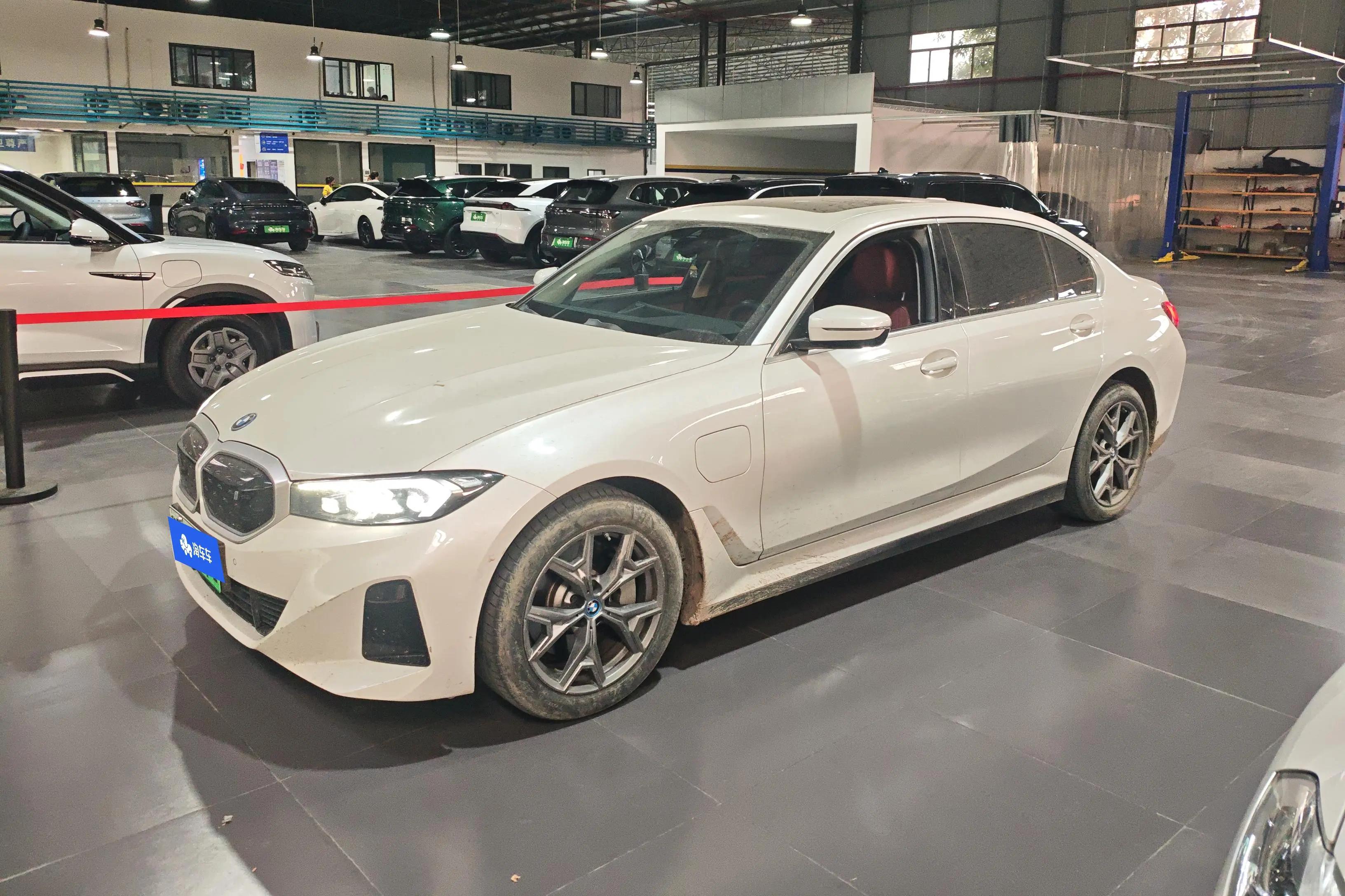 BMW i3 2024 г. 26725 км.