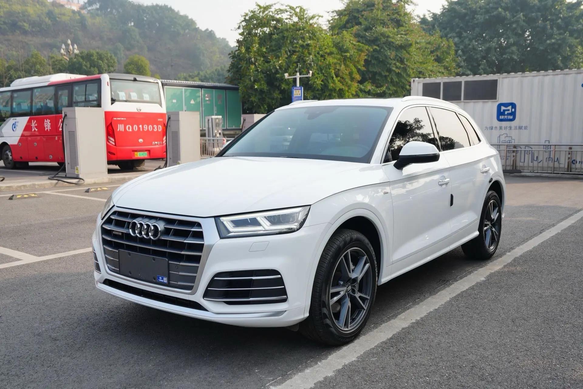 Audi Q5L 2021 г. 56060 км.