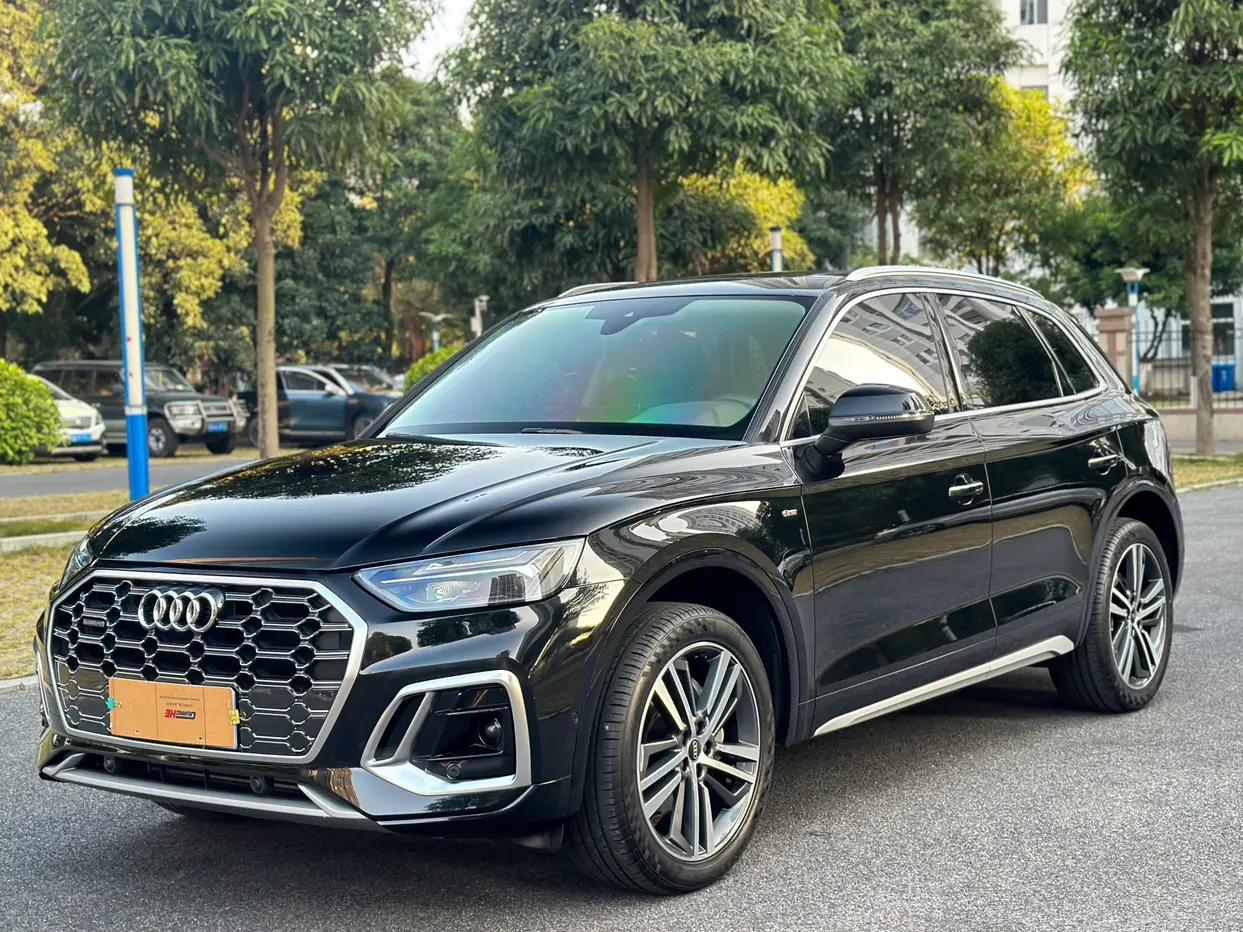 Audi Q5L 2022 г. 94017 км.