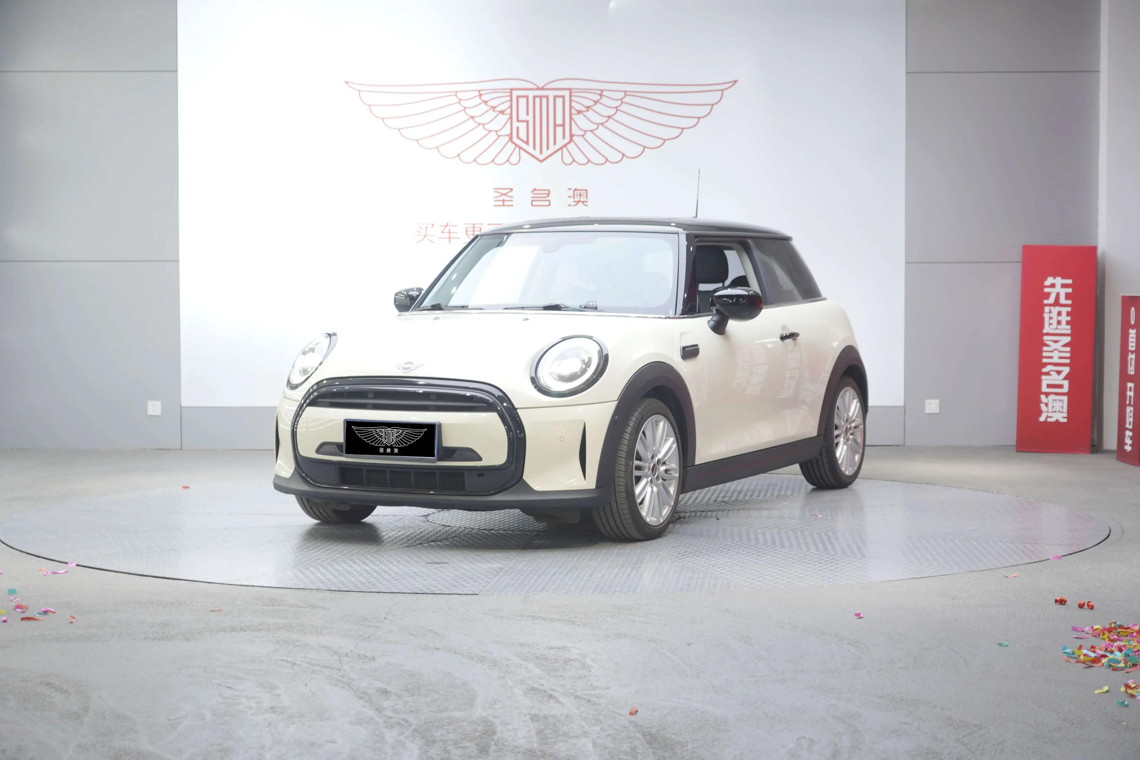 MINI  2022 г. 64000 км.