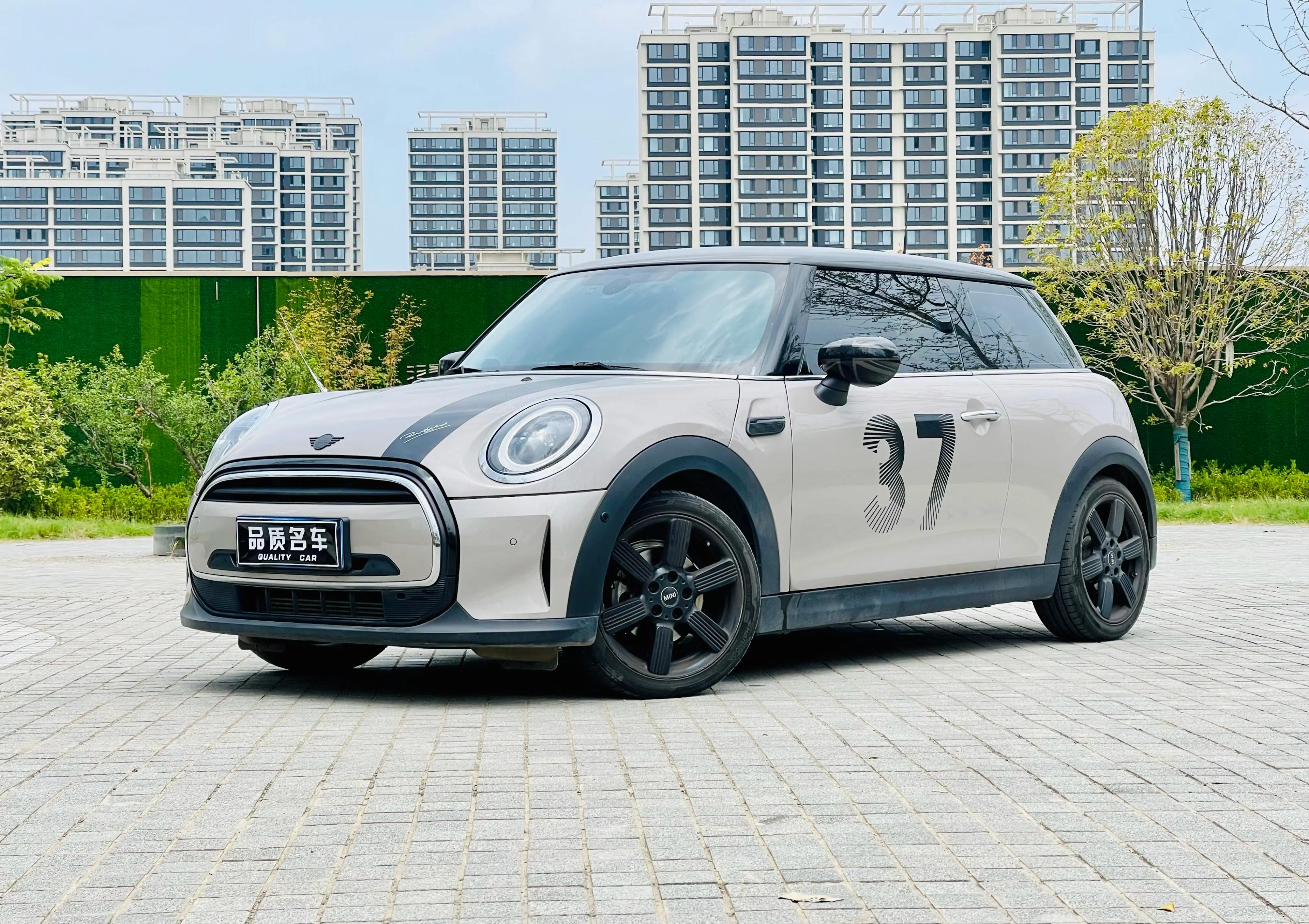MINI  2024 г. 18000 км.