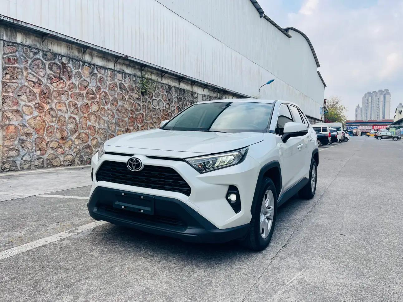 Toyota RAV4 2023 г. 33100 км.