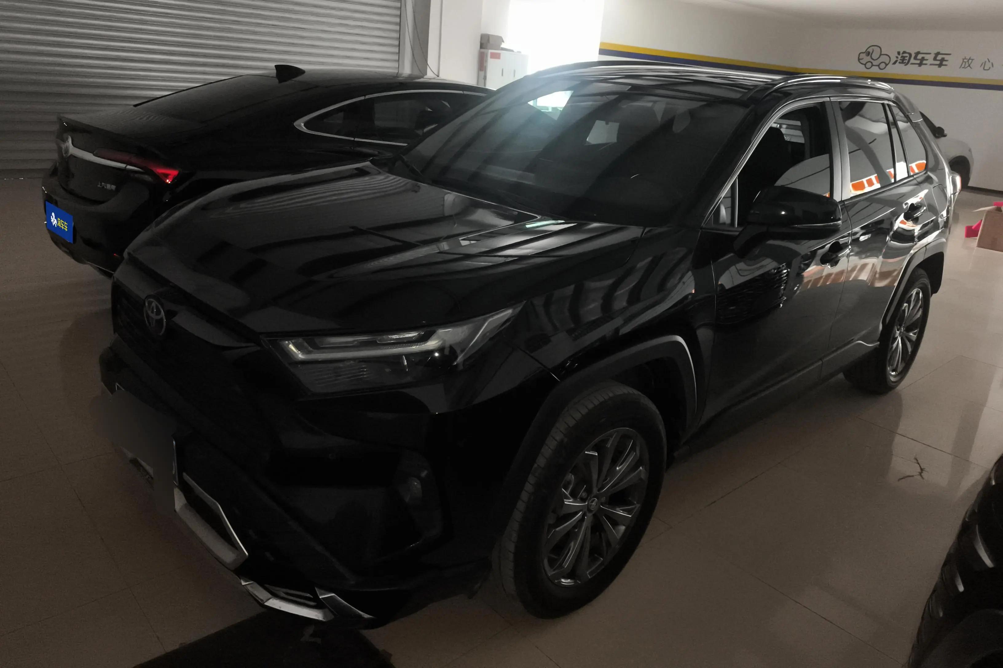 Toyota RAV4 2024 г. 28703 км.