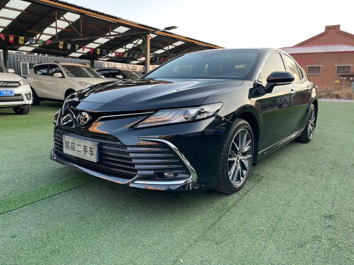 Toyota Camry 2.5 AT (209 л.с.) 2022 г. 50001 км