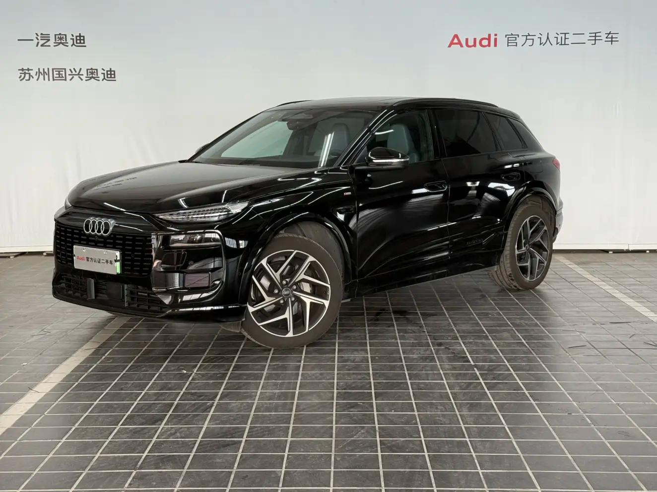 Audi Q6L e-tron 2025 г. 11045 км.