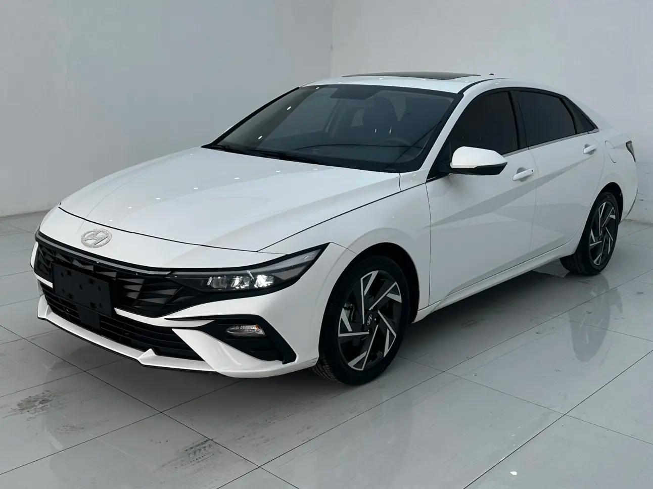 Hyundai Elantra 2024 г. 21032 км.