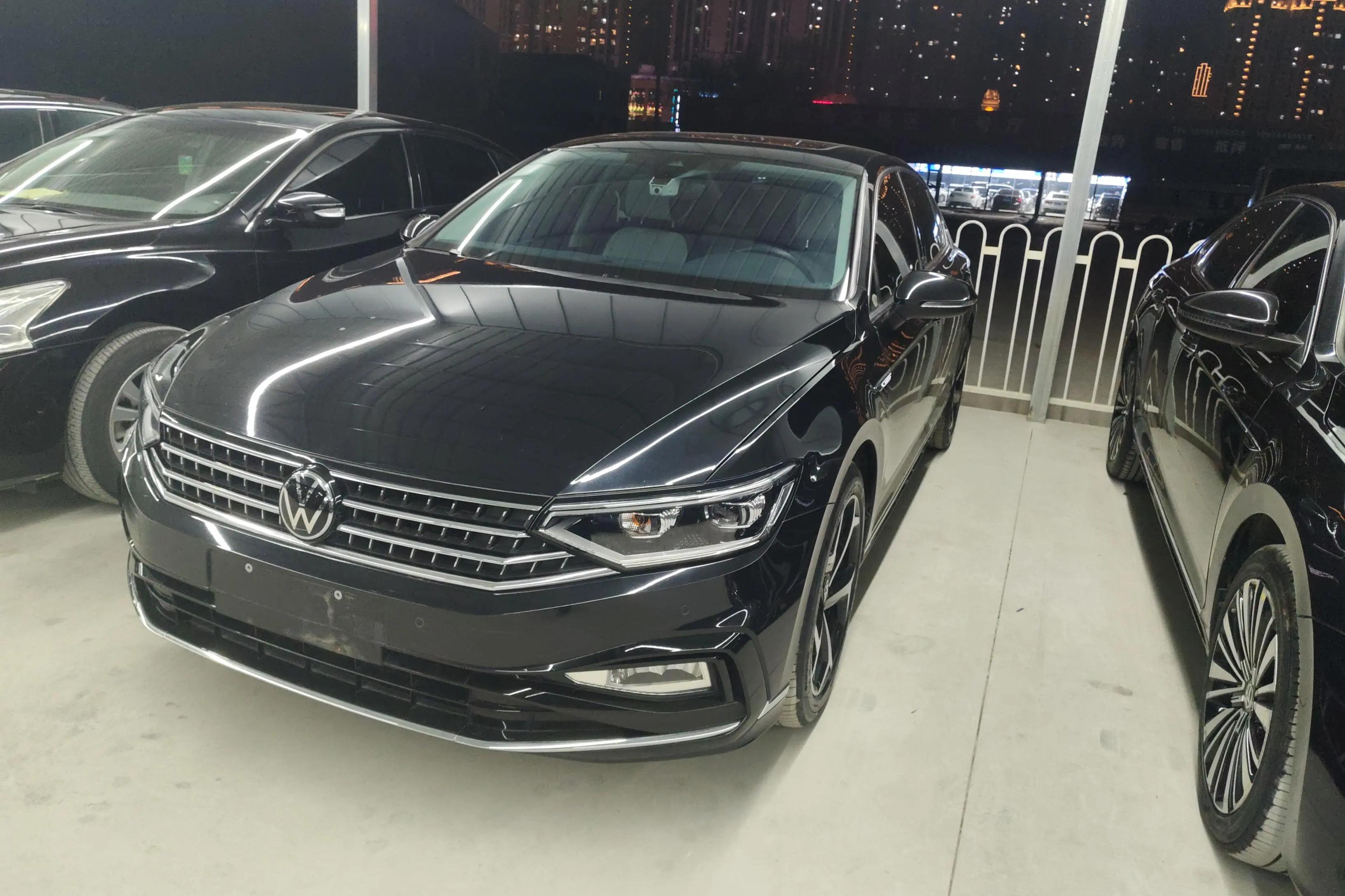 Volkswagen Magotan 2023 г. 36944 км.