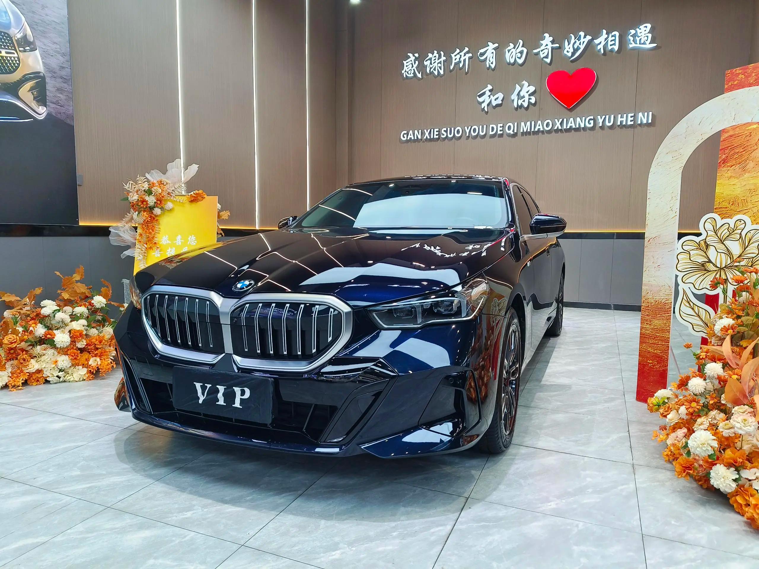 BMW 5 Series 2025 г. 16023 км.