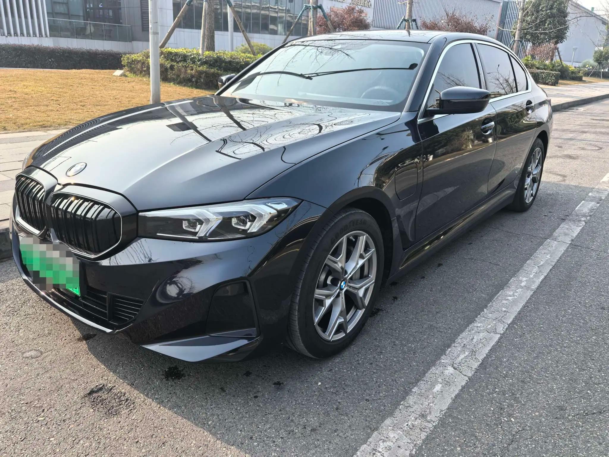 BMW i3 2025 г. 14001 км.