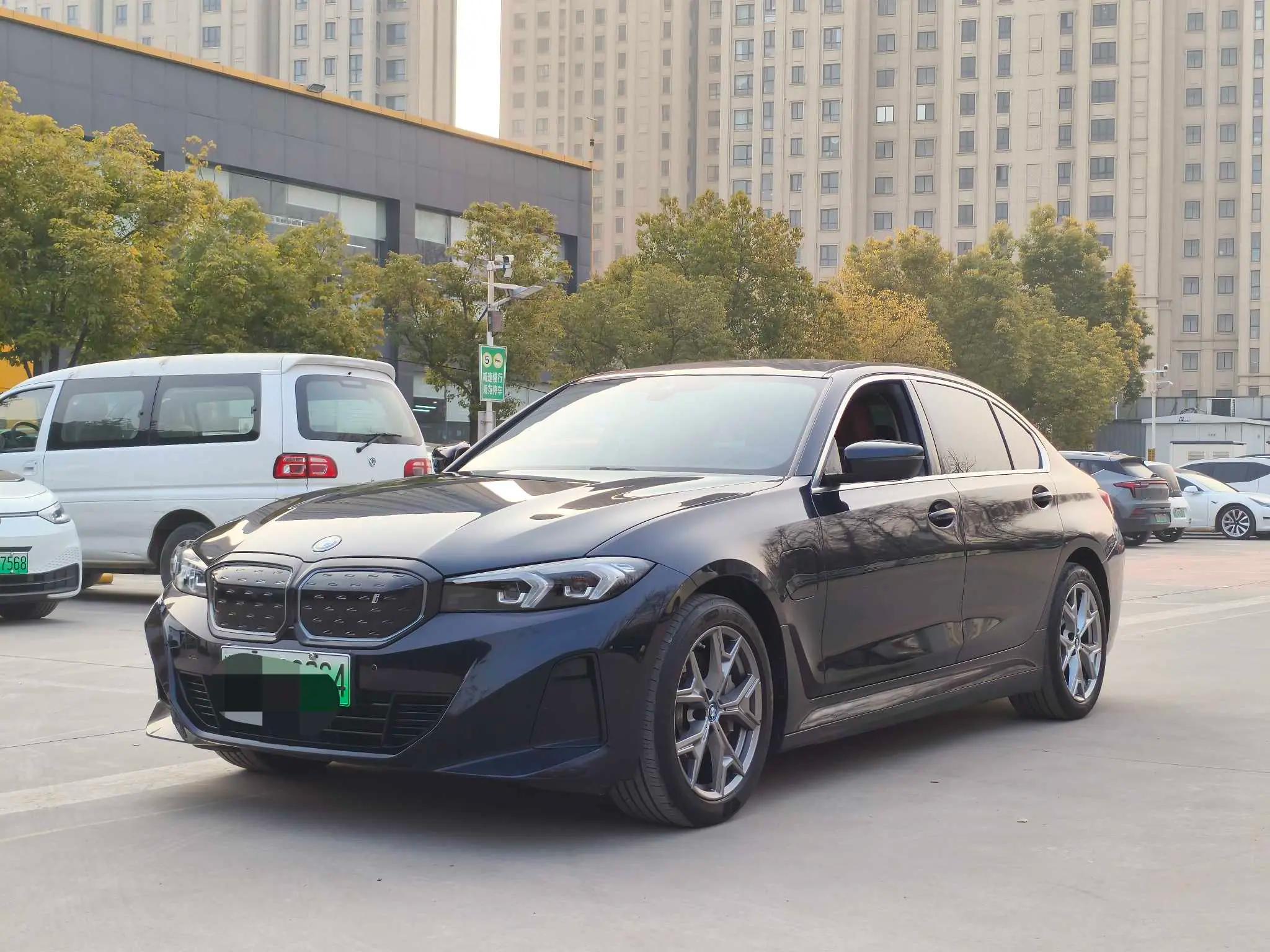 BMW i3 2023 г. 71610 км.