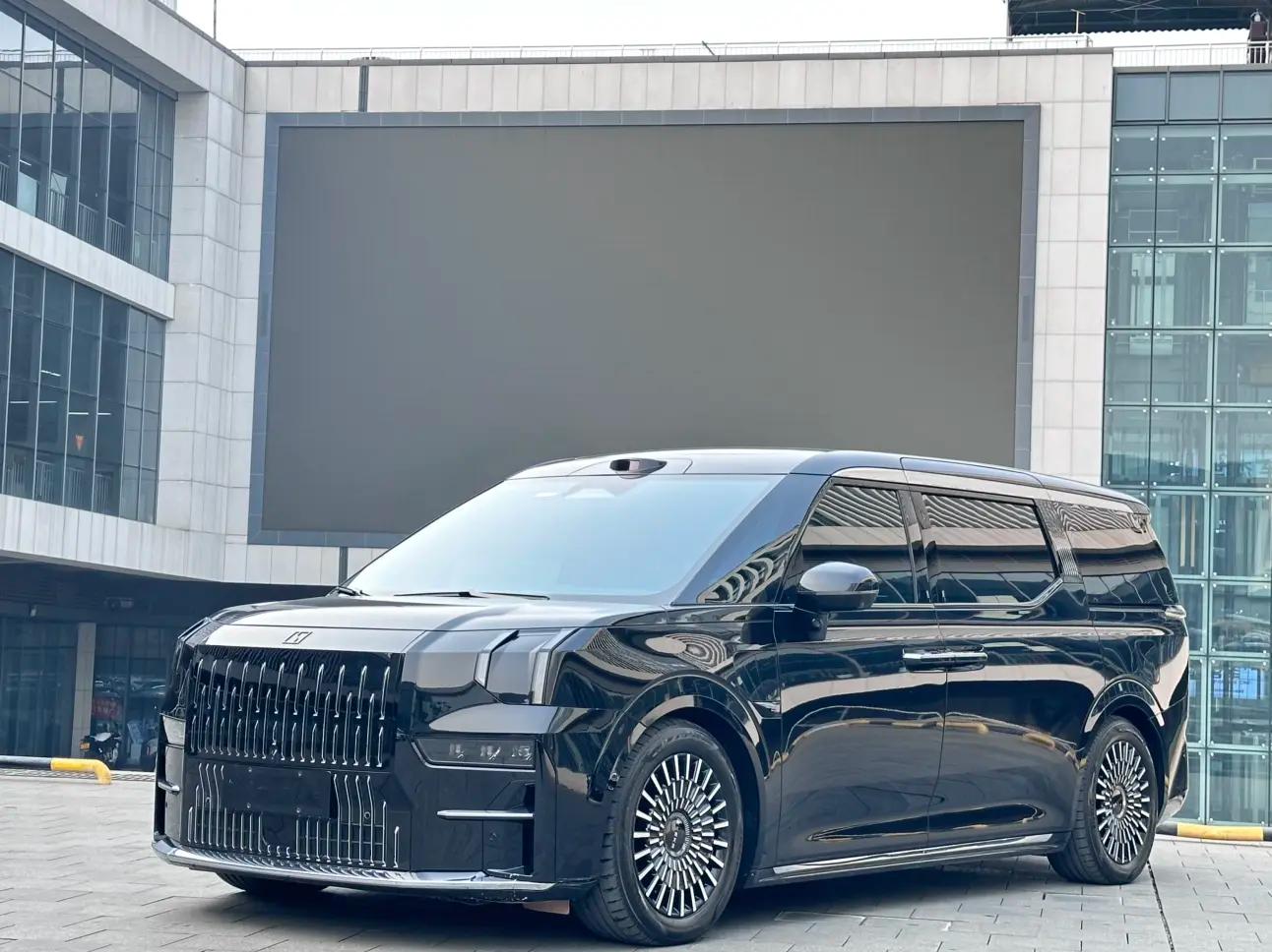 ZEEKR 009 2025 г. 20065 км.