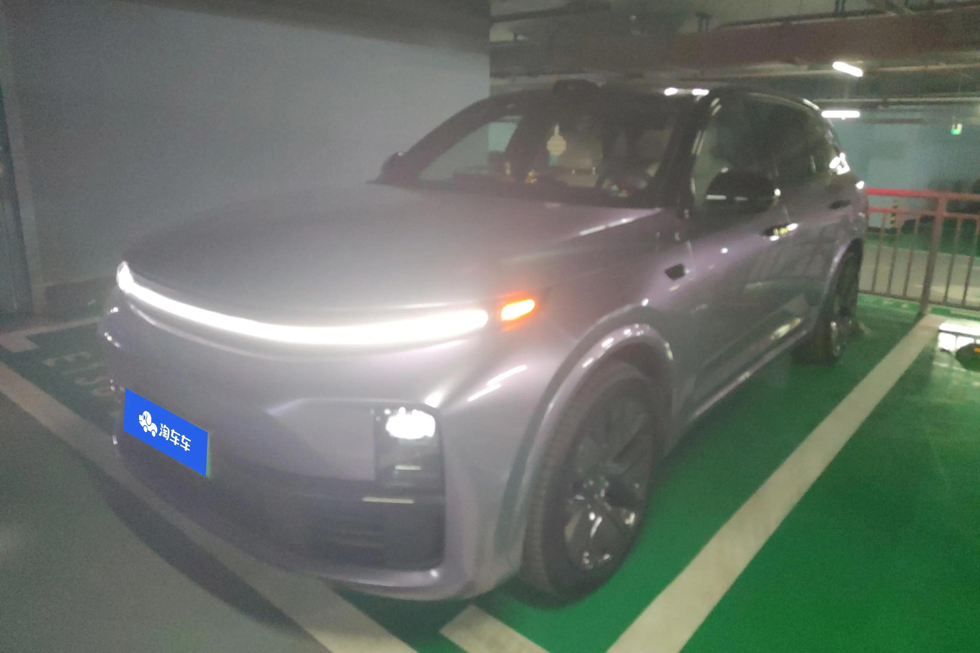 Lixiang L7 2024 г. 12696 км.