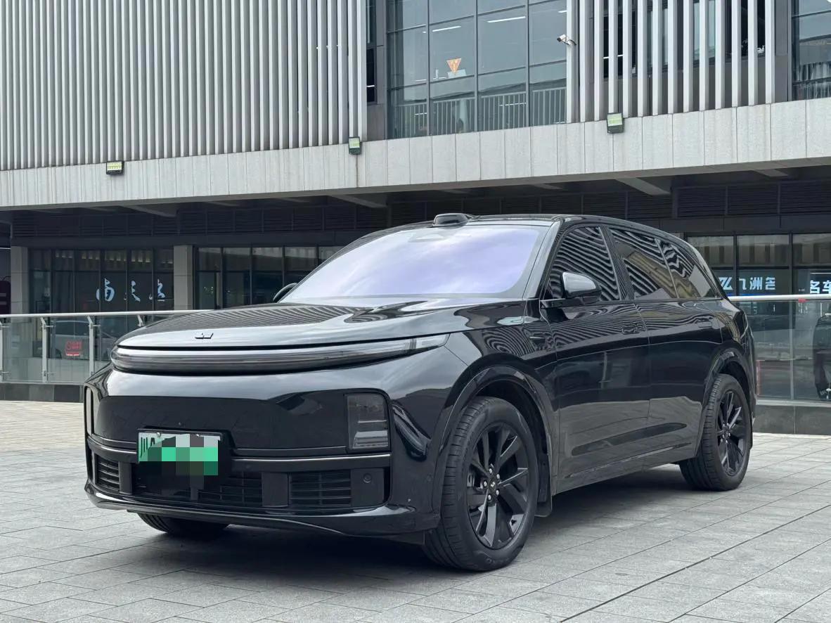 Lixiang L7 2025 г. 5097 км.